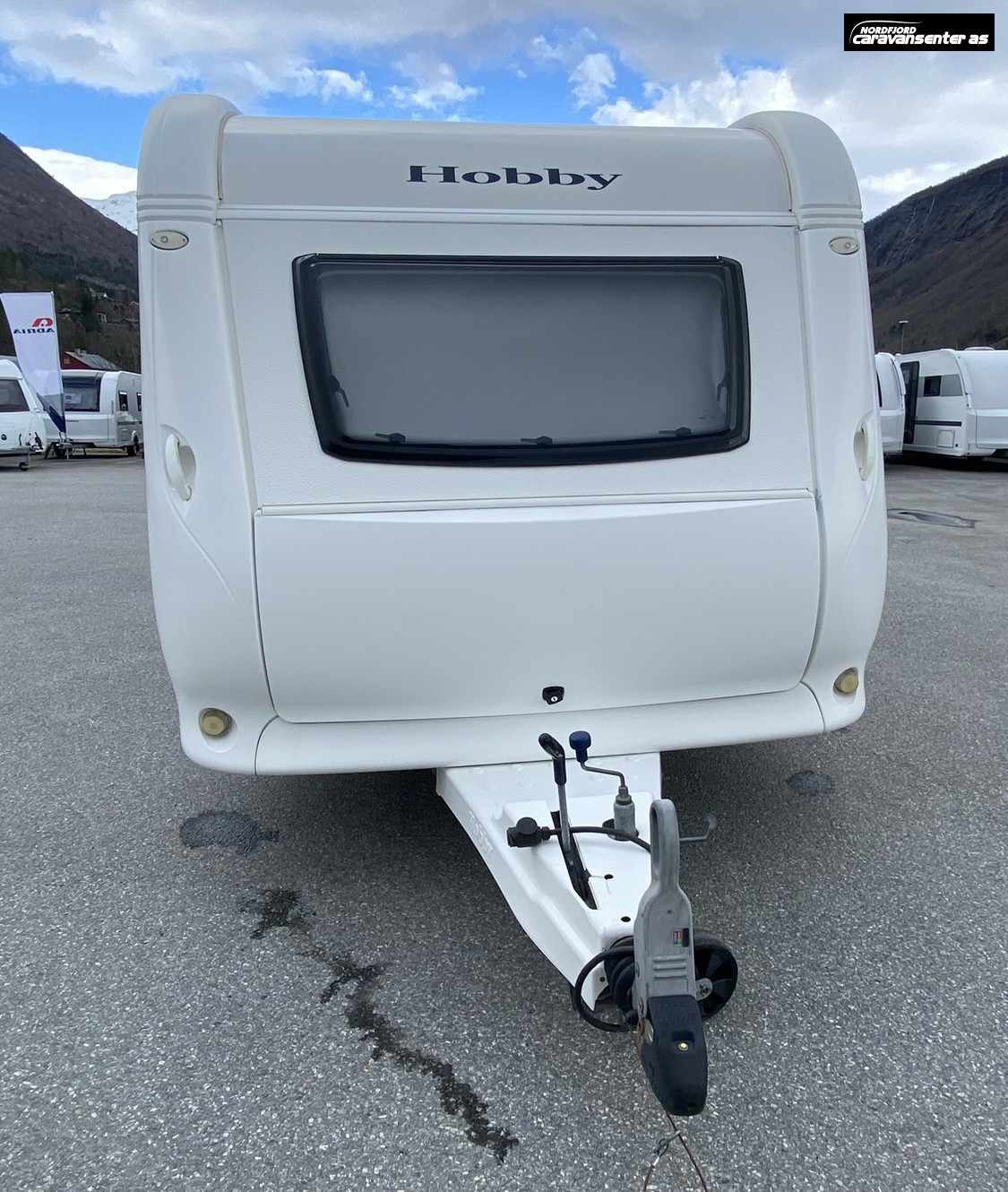 Hobby 490 KMF, perfekt køyrevogn med køyesenger. - Hobby