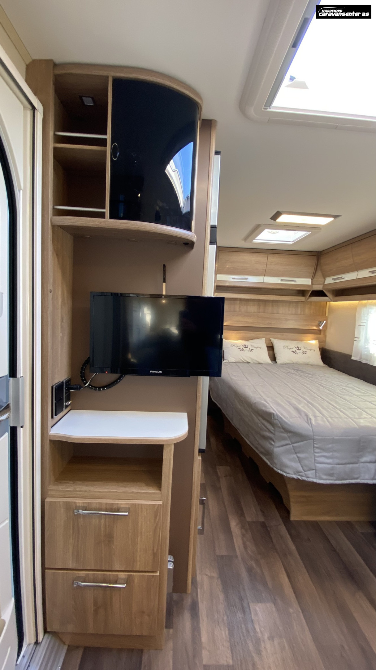KABE Classic 660 DGDL KS.    Flott og velholdt familievogn med 7 sengeplasser. - KABE