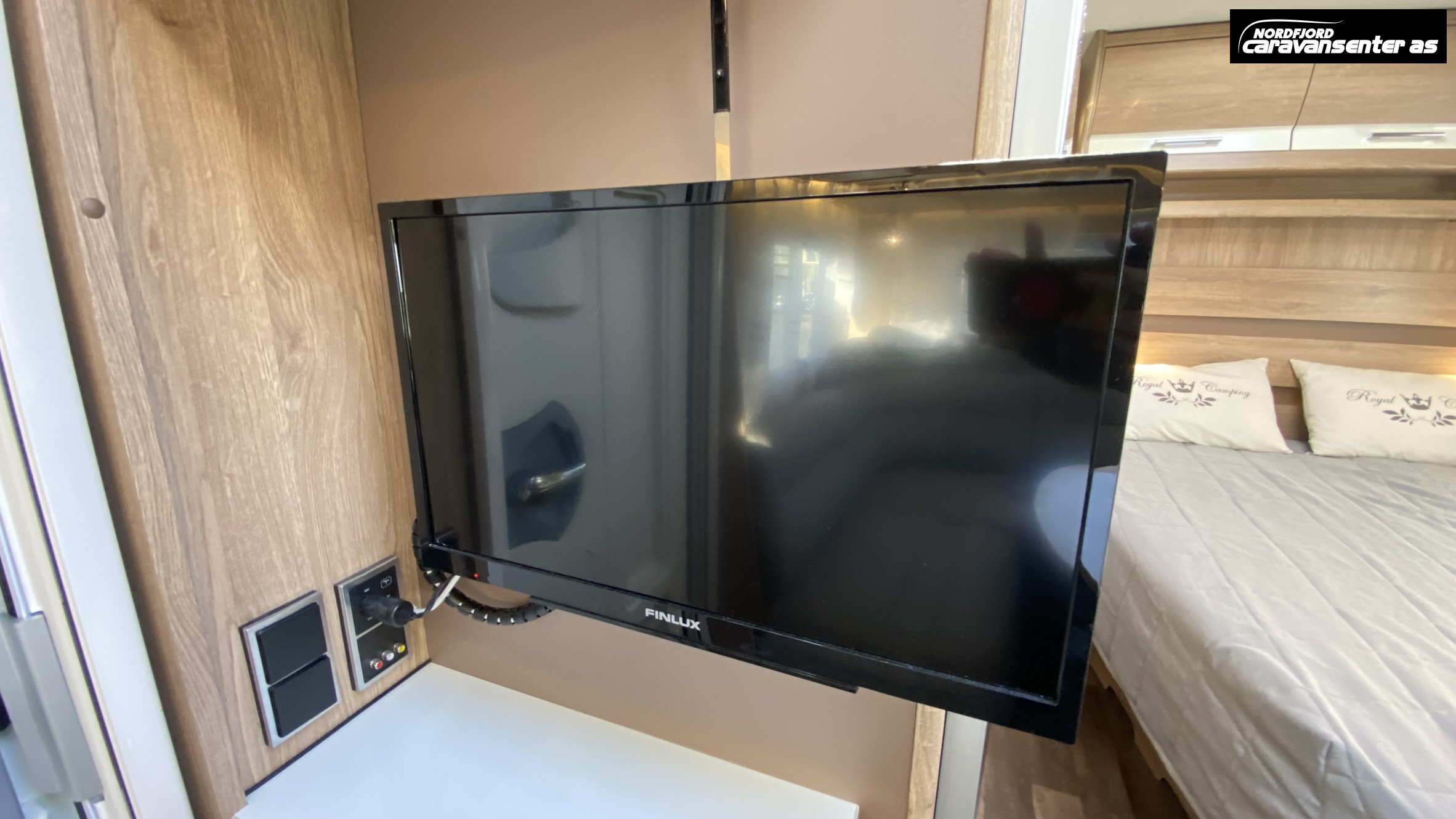 KABE Classic 660 DGDL KS.    Flott og velholdt familievogn med 7 sengeplasser. - KABE