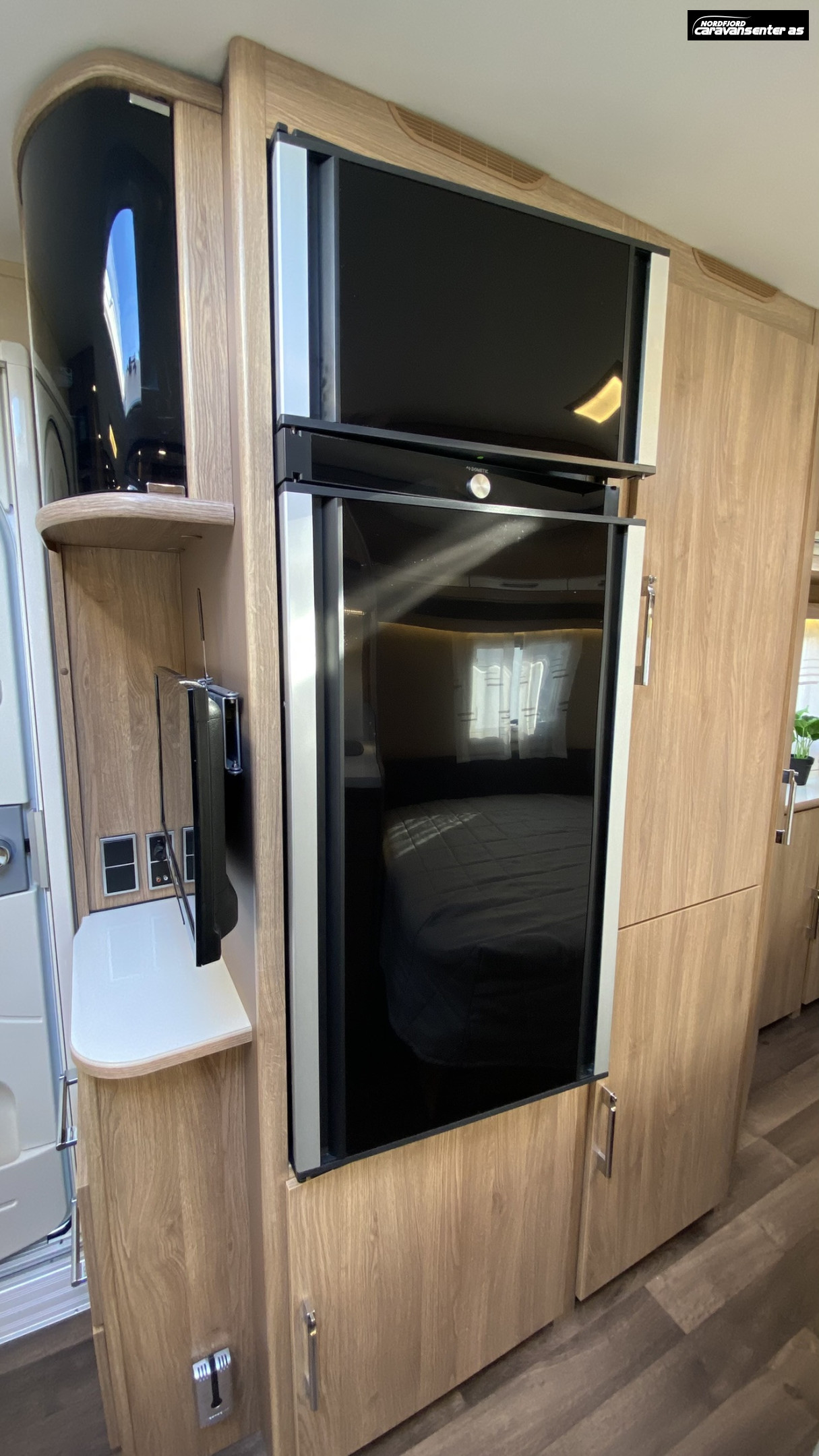 KABE Classic 660 DGDL KS.    Flott og velholdt familievogn med 7 sengeplasser. - KABE