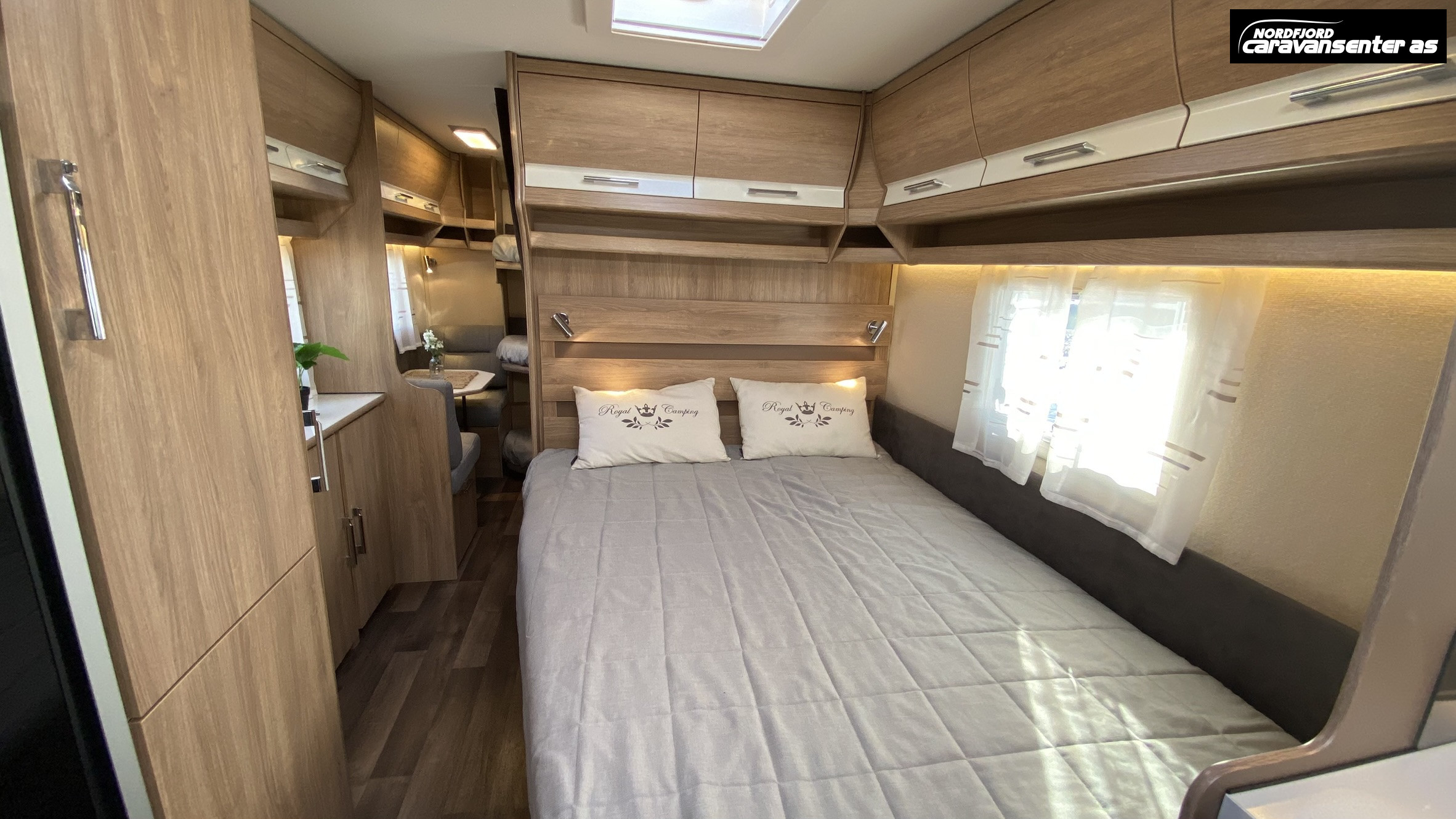 KABE Classic 660 DGDL KS.    Flott og velholdt familievogn med 7 sengeplasser. - KABE