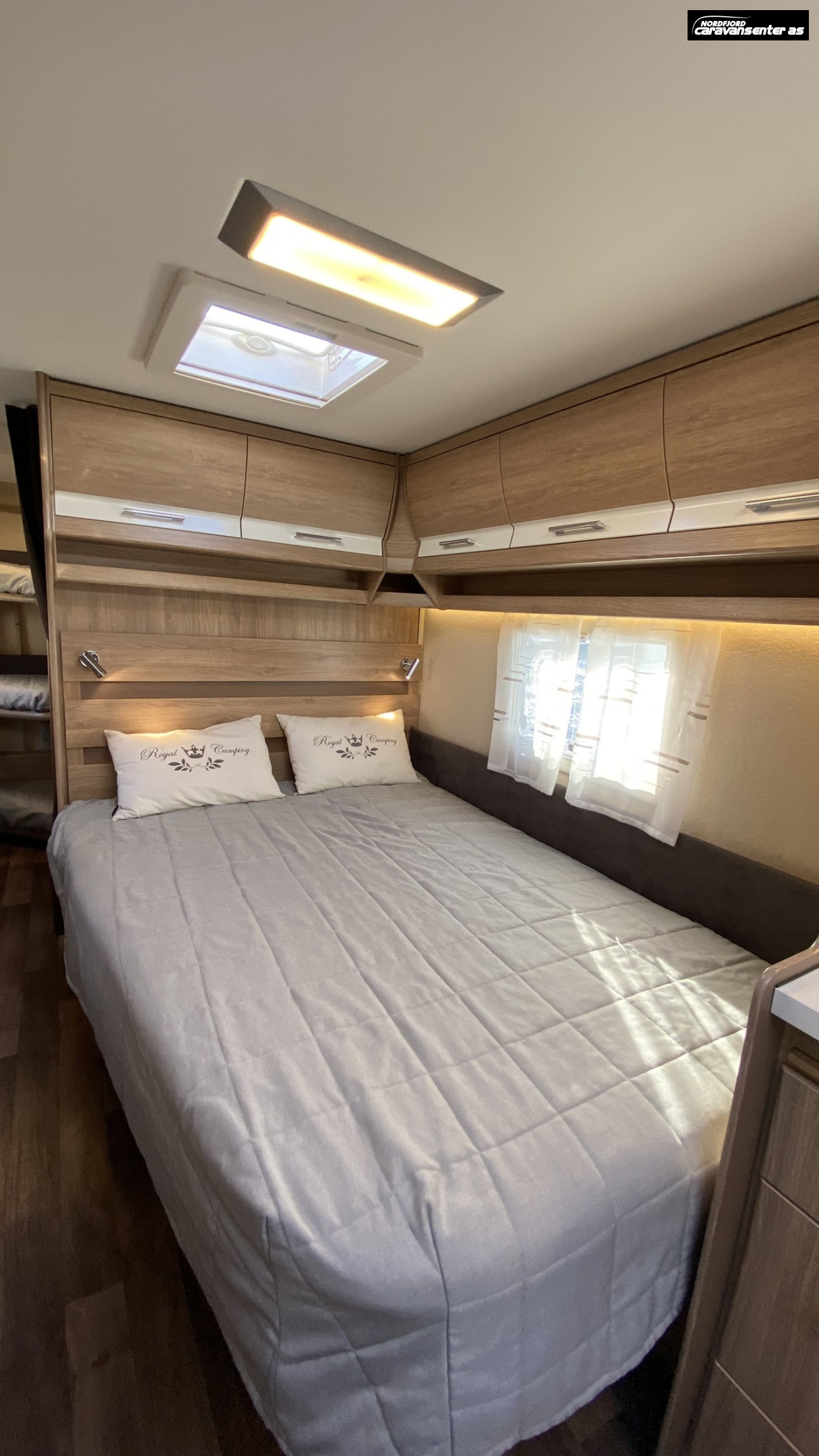 KABE Classic 660 DGDL KS.    Flott og velholdt familievogn med 7 sengeplasser. - KABE