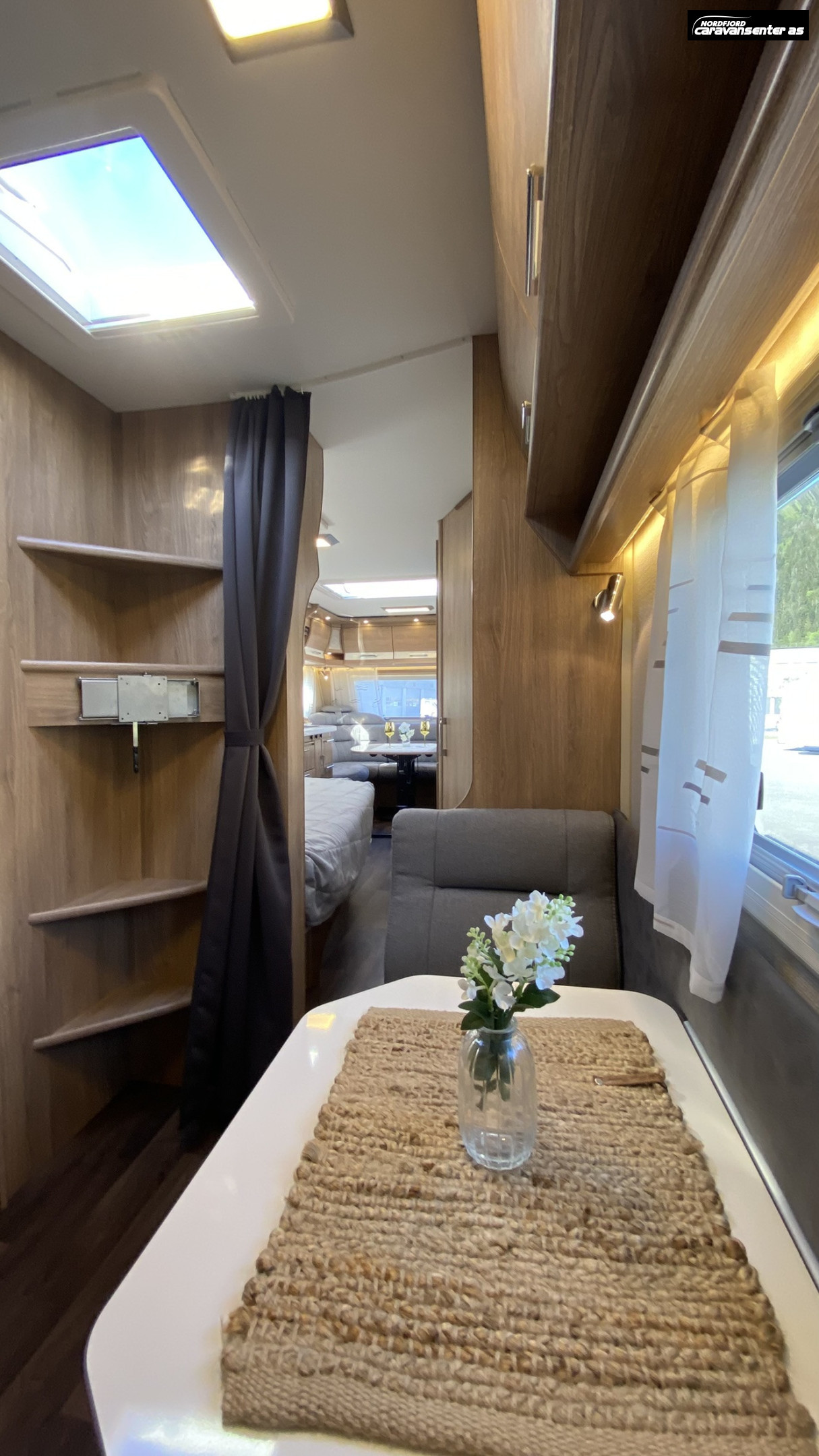 KABE Classic 660 DGDL KS.    Flott og velholdt familievogn med 7 sengeplasser. - KABE
