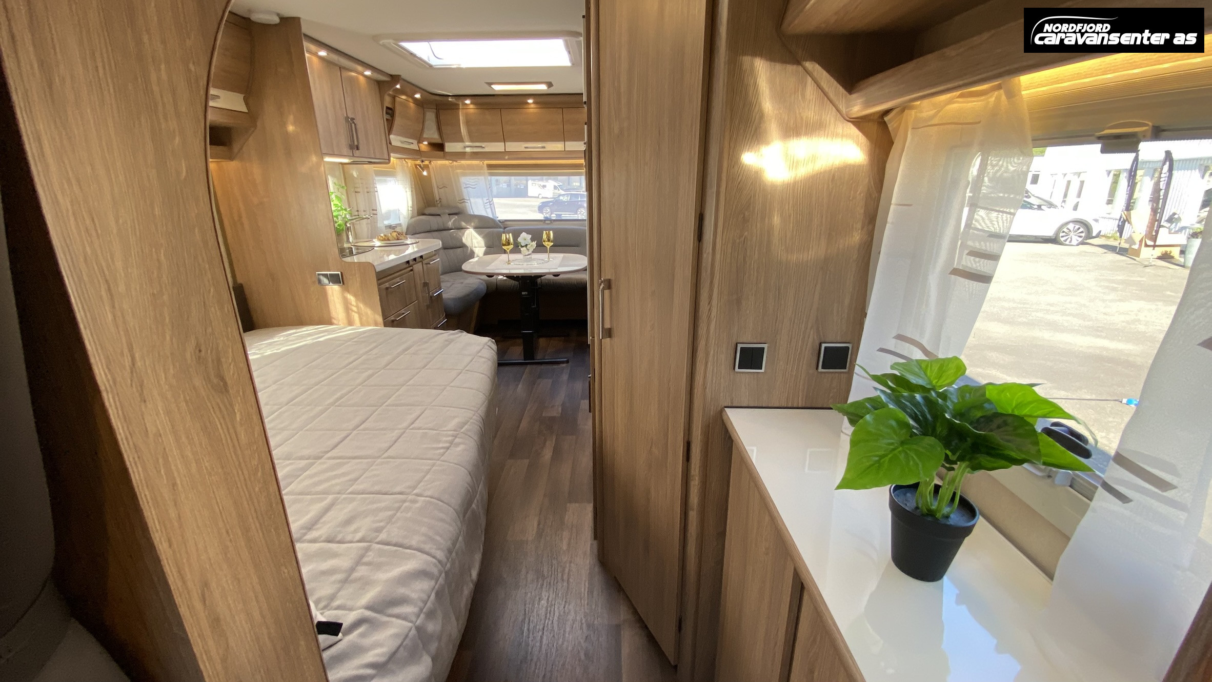 KABE Classic 660 DGDL KS.    Flott og velholdt familievogn med 7 sengeplasser. - KABE