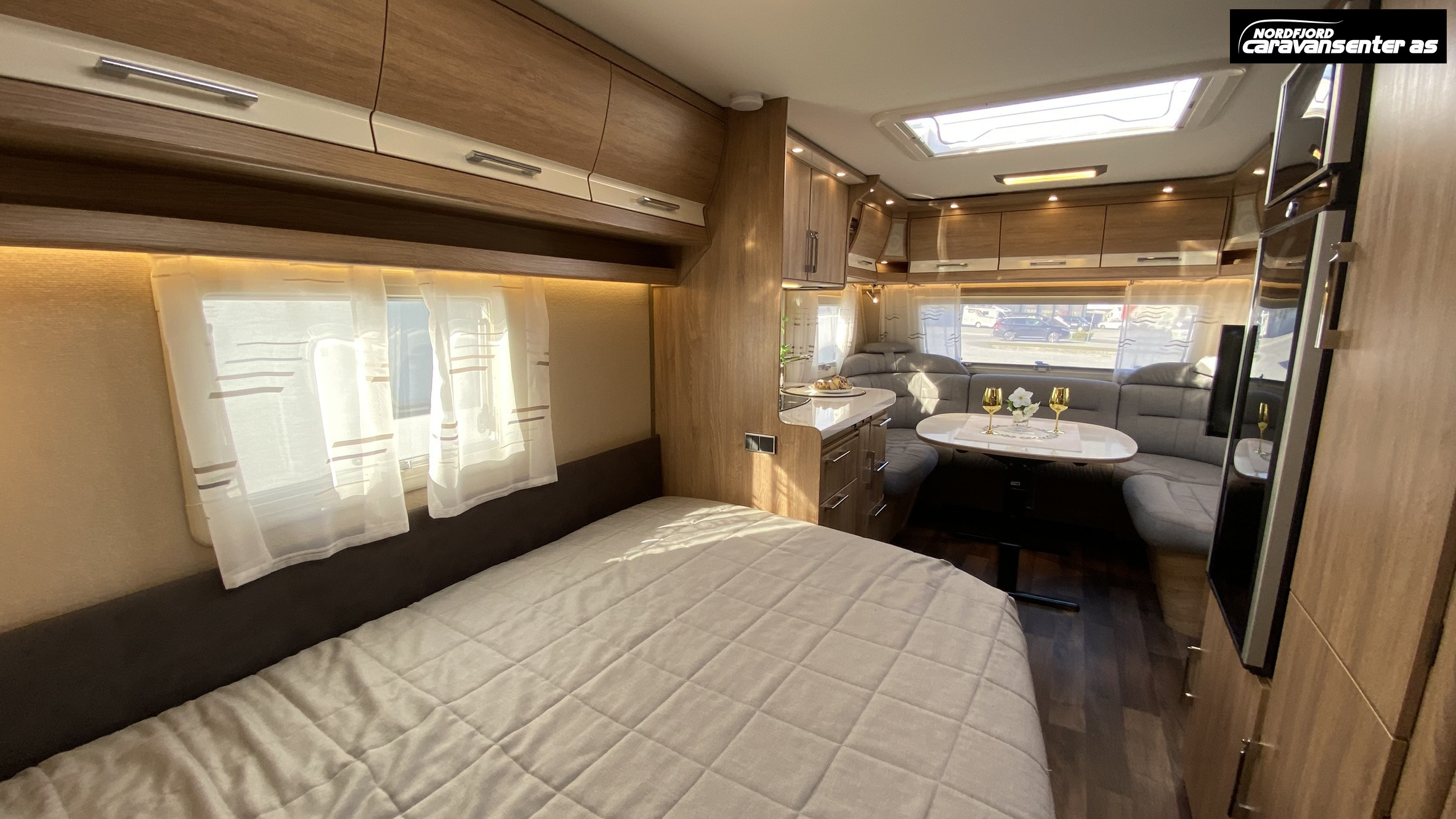 KABE Classic 660 DGDL KS.    Flott og velholdt familievogn med 7 sengeplasser. - KABE