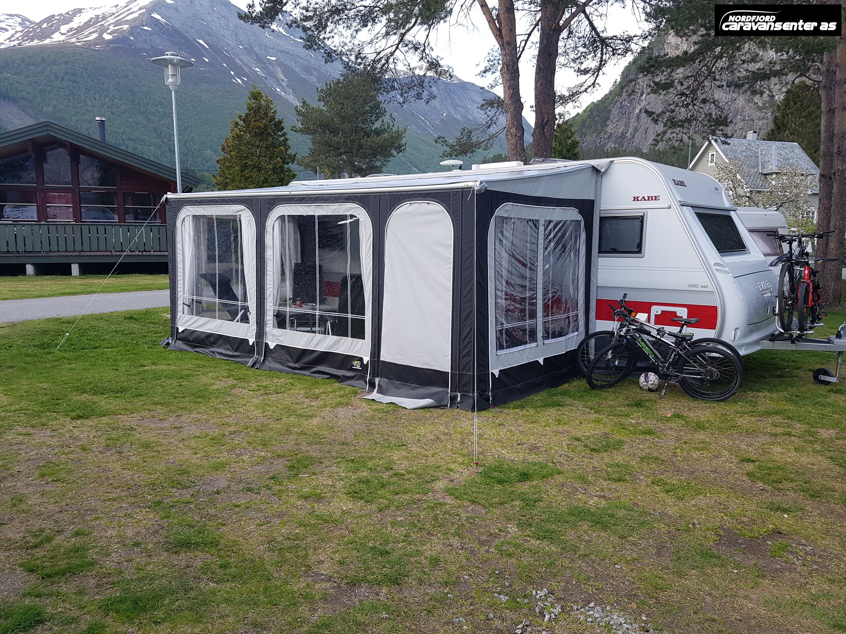 KABE Classic 660 DGDL KS.    Flott og velholdt familievogn med 7 sengeplasser. - KABE