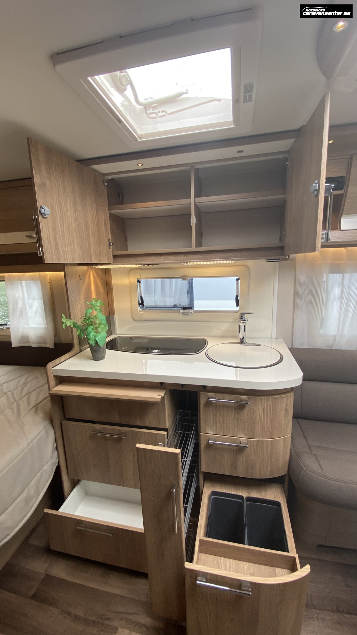 KABE CLASSIC 470 XL KS, med Posemarkise, mover og sykkelstativ - KABE
