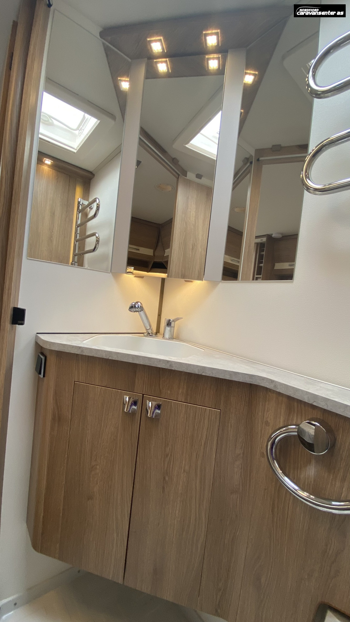 KABE CLASSIC 470 XL KS, med Posemarkise, mover og sykkelstativ - KABE
