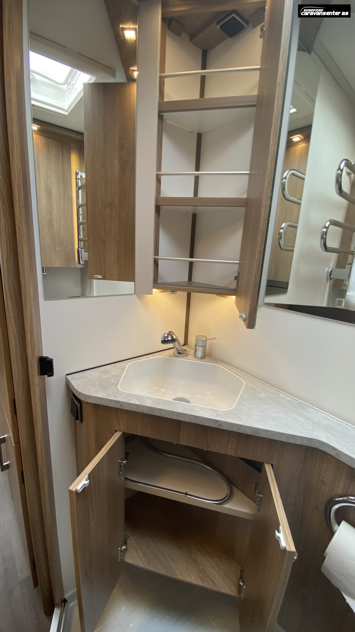 KABE CLASSIC 470 XL KS, med Posemarkise, mover og sykkelstativ - KABE