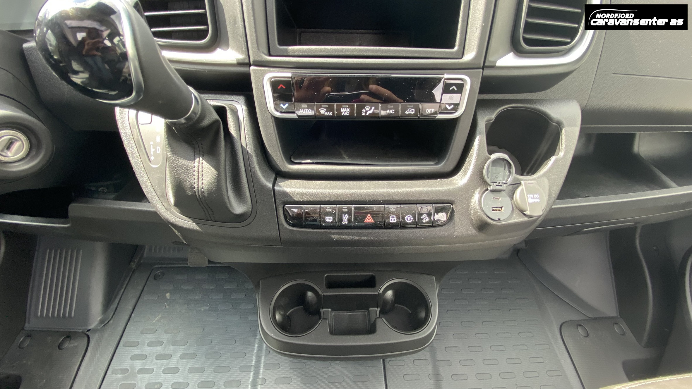 Adria TWIN SUPREME 640 SLB - Fiat MultiJet3 140HP (103kW) 35L - Adria