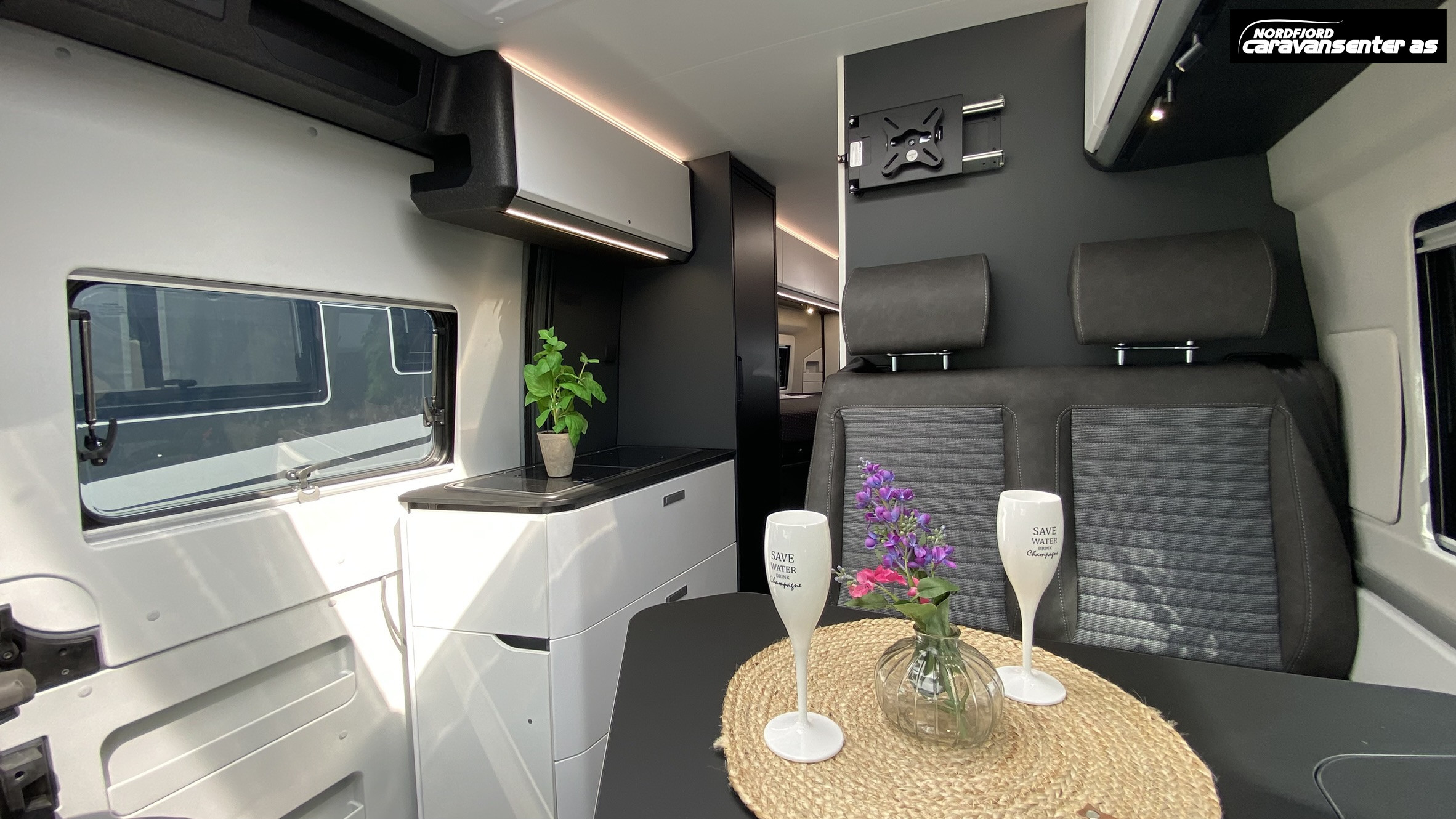 Adria TWIN SUPREME 640 SLB - Fiat MultiJet3 140HP (103kW) 35L - Adria