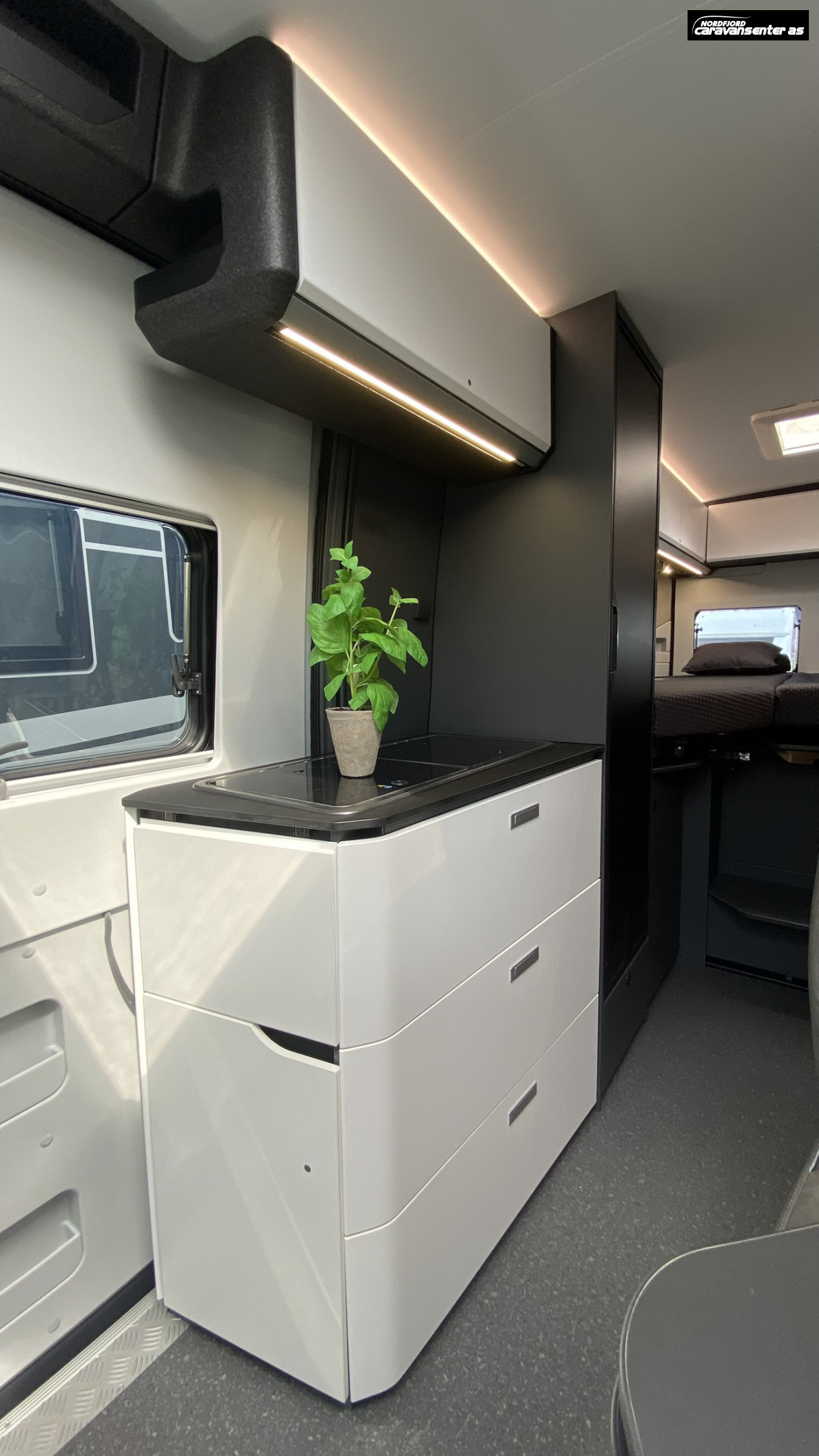 Adria TWIN SUPREME 640 SLB - Fiat MultiJet3 140HP (103kW) 35L - Adria