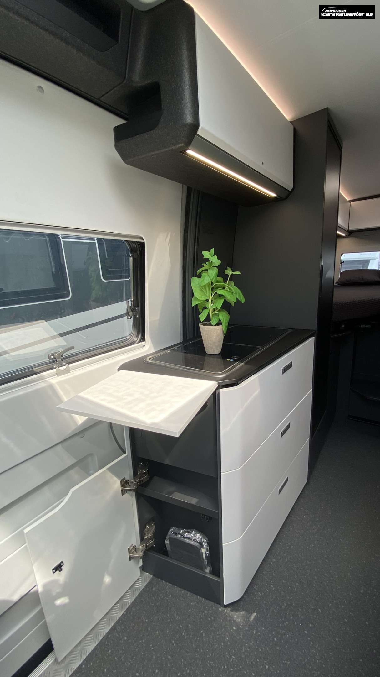 Adria TWIN SUPREME 640 SLB - Fiat MultiJet3 140HP (103kW) 35L - Adria