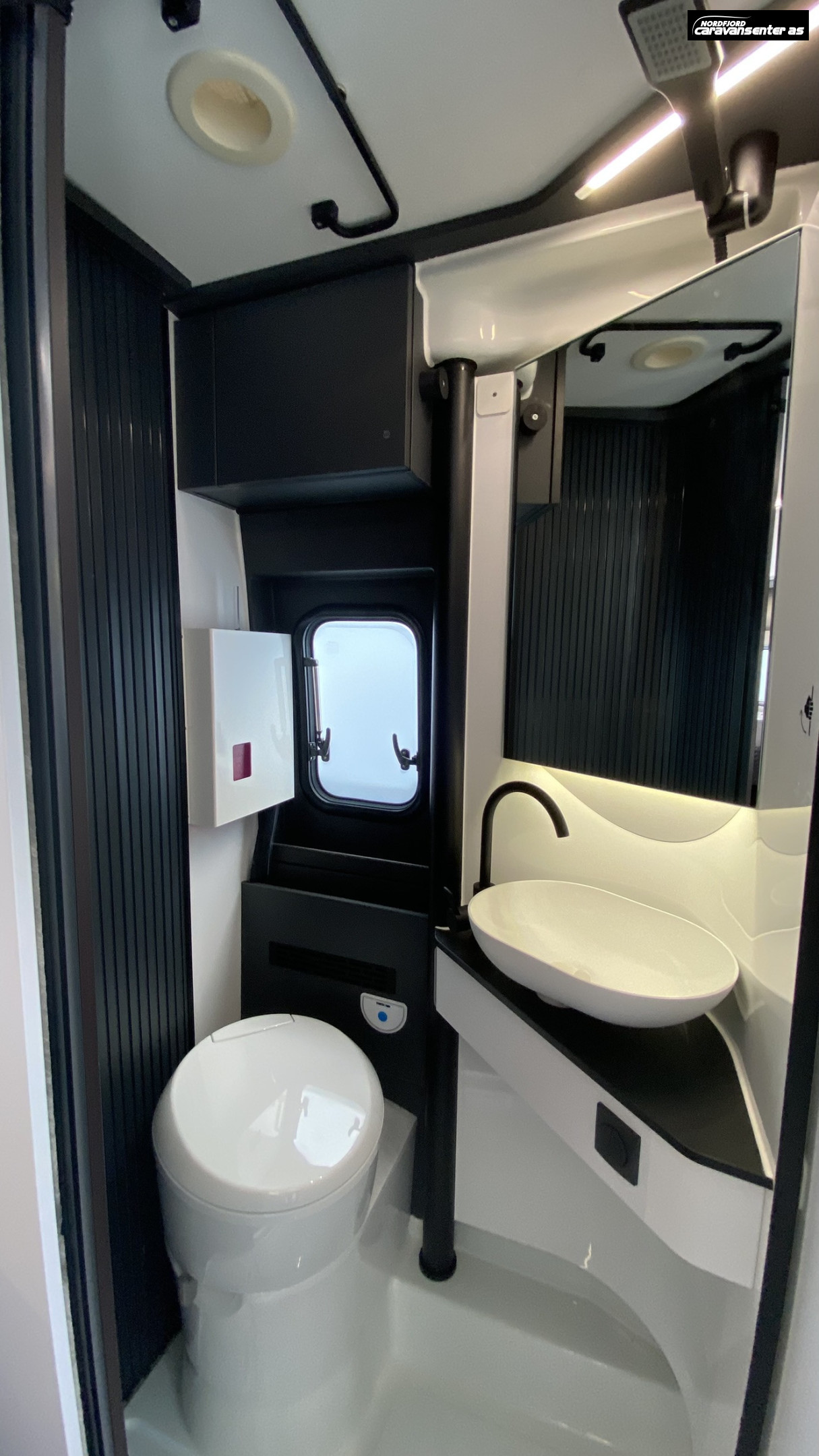 Adria TWIN SUPREME 640 SLB - Fiat MultiJet3 140HP (103kW) 35L - Adria