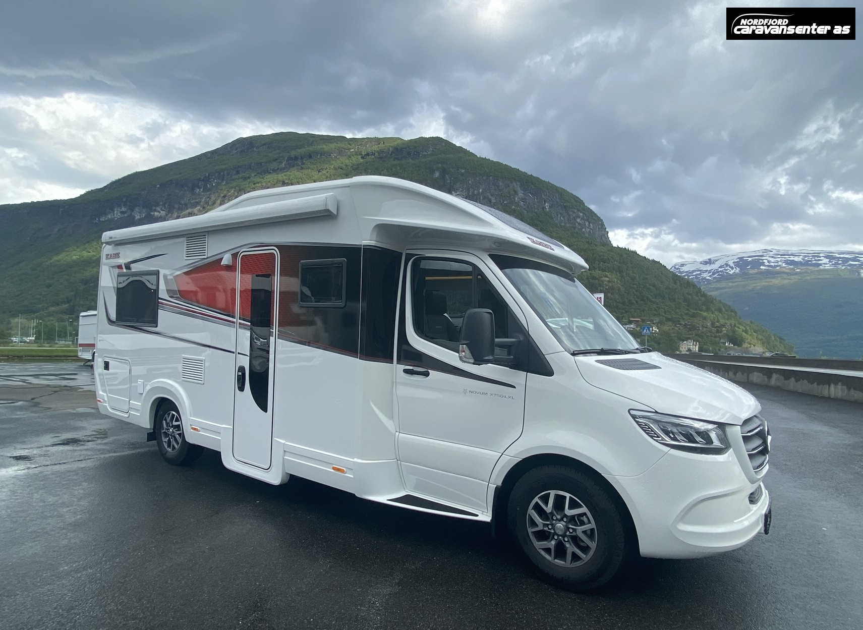TRAVEL MASTER NOVUM N750 LXL 3500 KG MED ROYALPAKKE - KABE