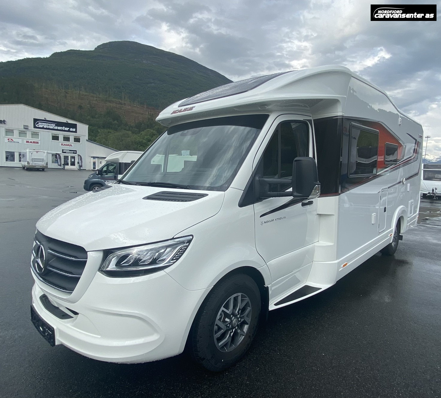 KABE TRAVEL MASTER NOVUM N750 LXL 3500 KG MED ROYALPAKKE - KABE