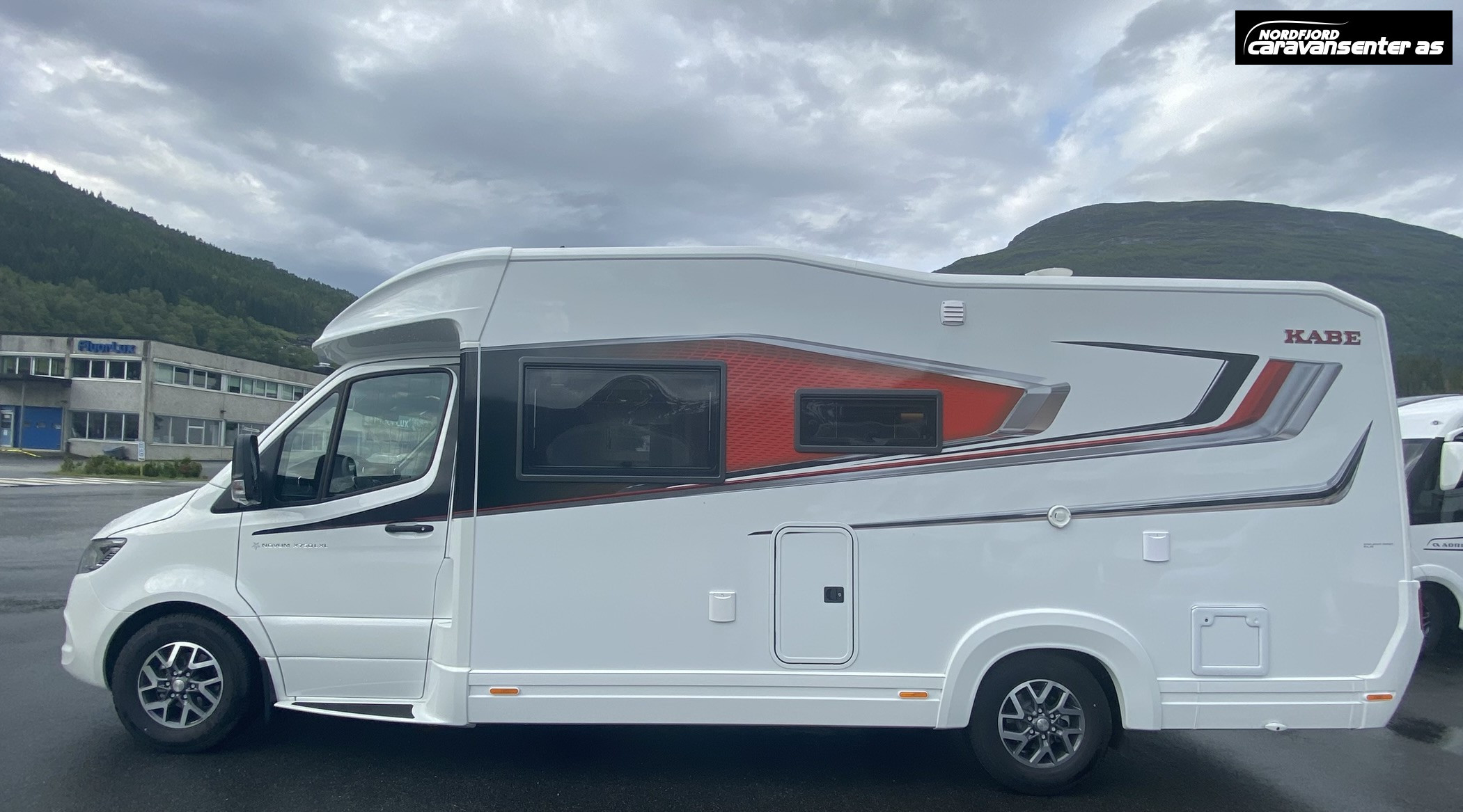 KABE TRAVEL MASTER NOVUM N750 LXL 3500 KG MED ROYALPAKKE - KABE
