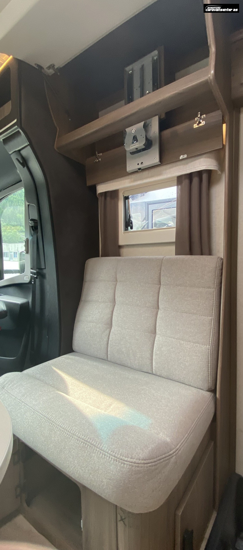 KABE TRAVEL MASTER NOVUM N750 LXL 3500 KG MED ROYALPAKKE - KABE