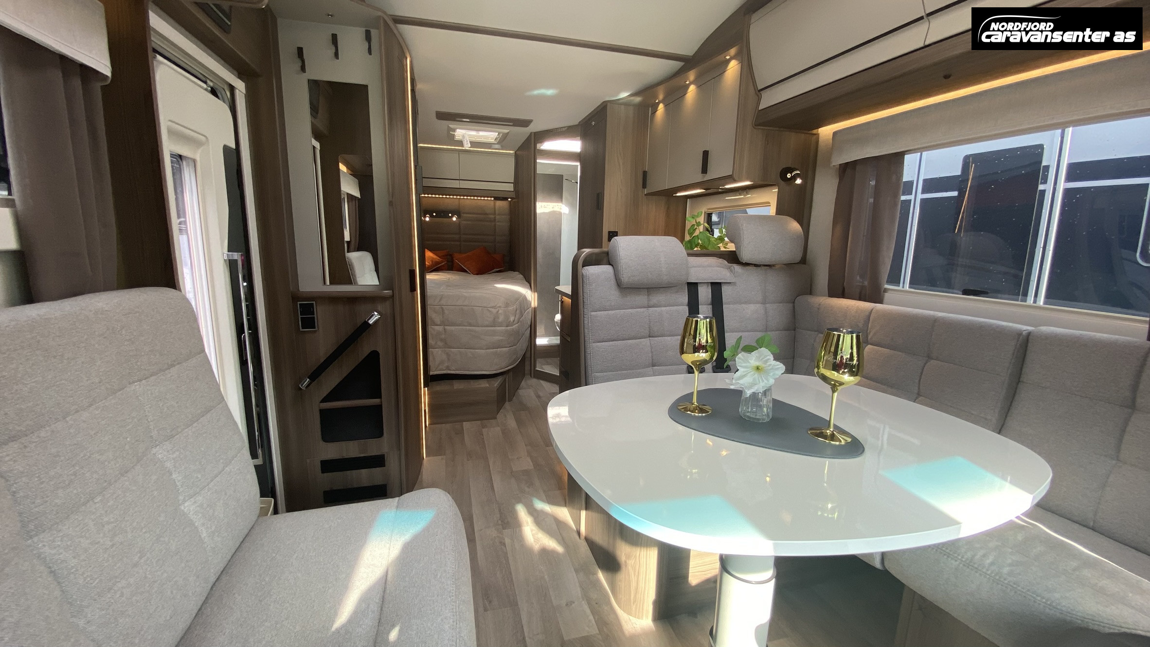 KABE TRAVEL MASTER NOVUM N750 LXL 3500 KG MED ROYALPAKKE - KABE