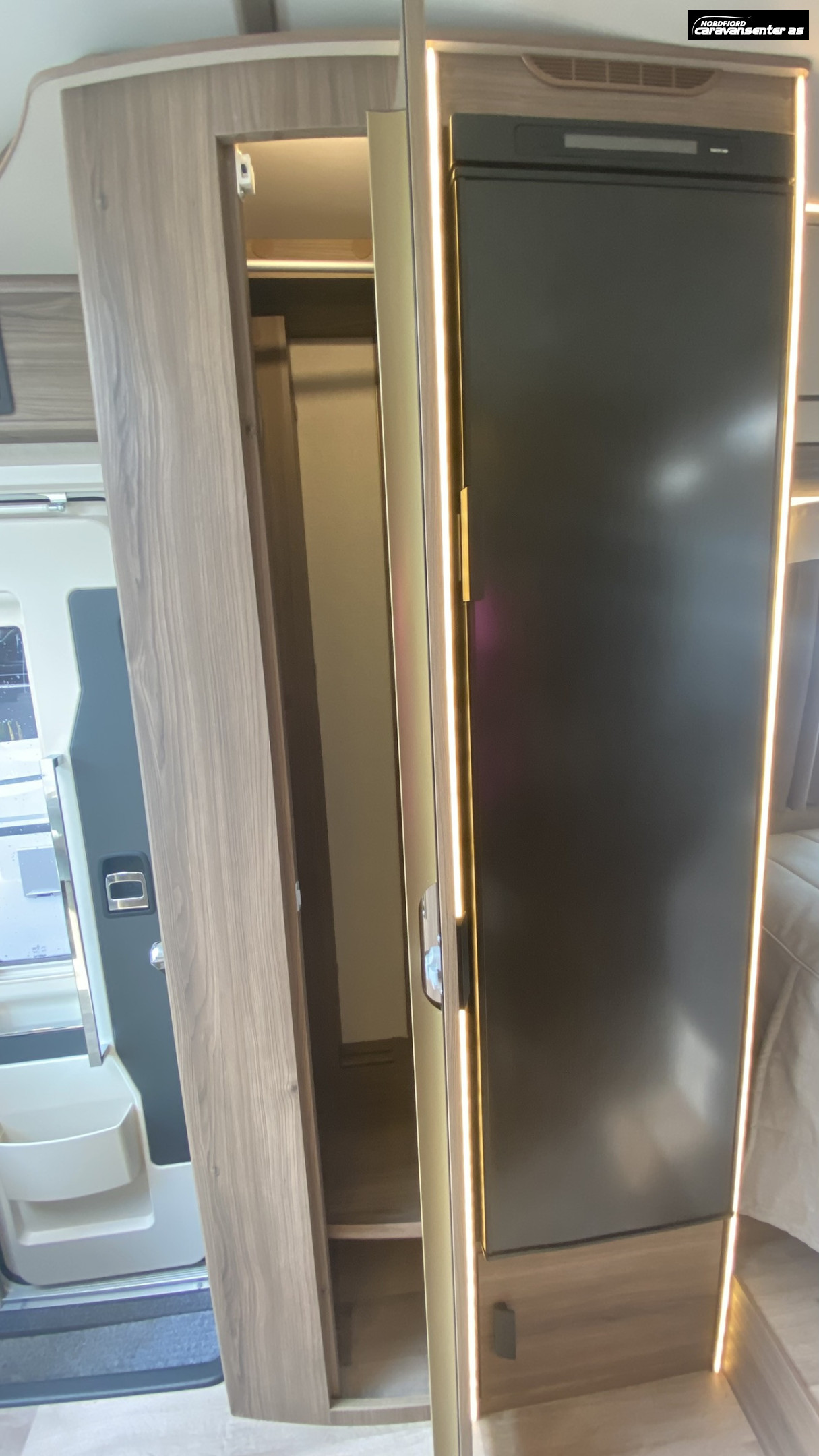 KABE TRAVEL MASTER NOVUM N750 LXL 3500 KG MED ROYALPAKKE - KABE