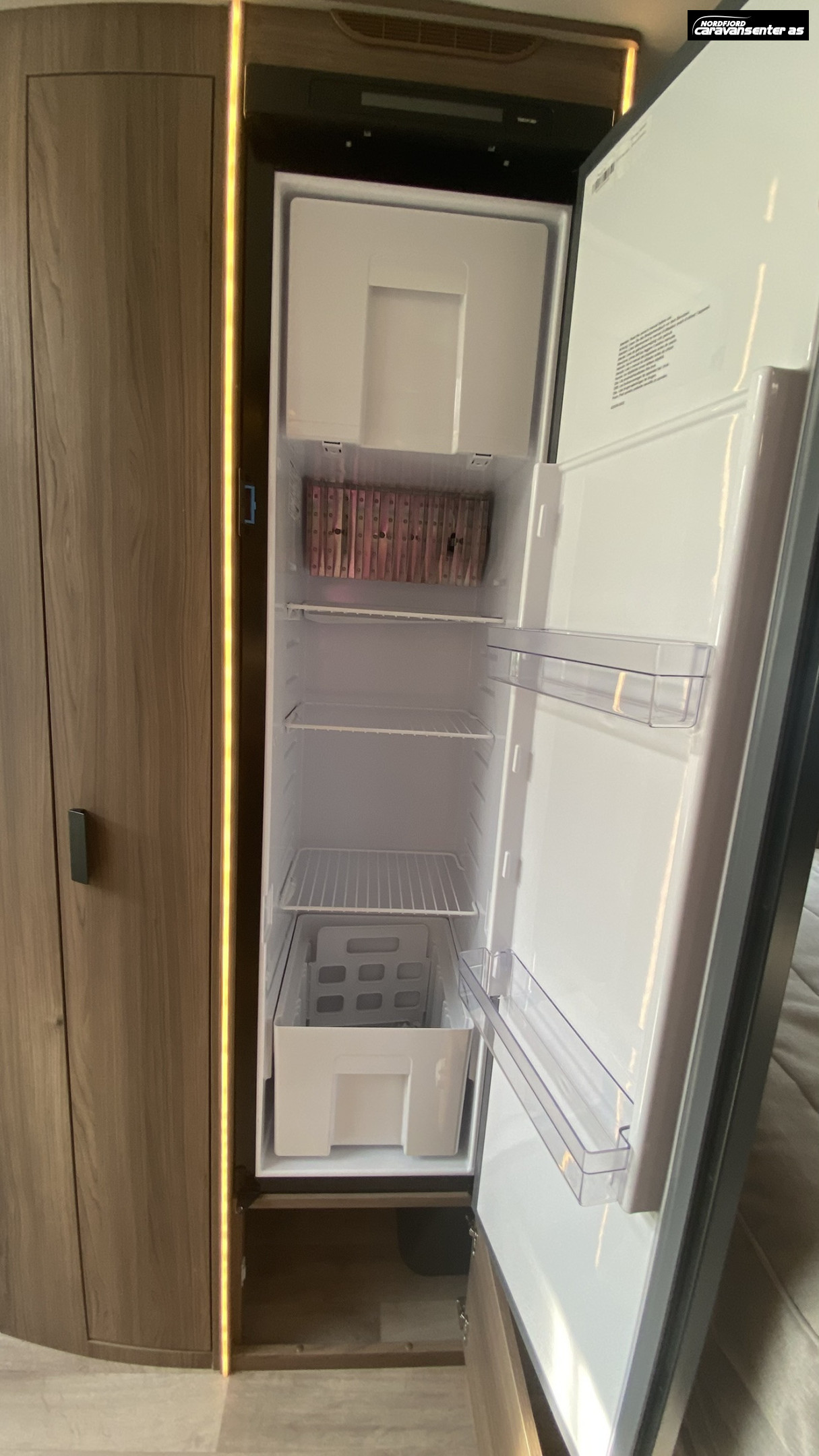 KABE TRAVEL MASTER NOVUM N750 LXL 3500 KG MED ROYALPAKKE - KABE