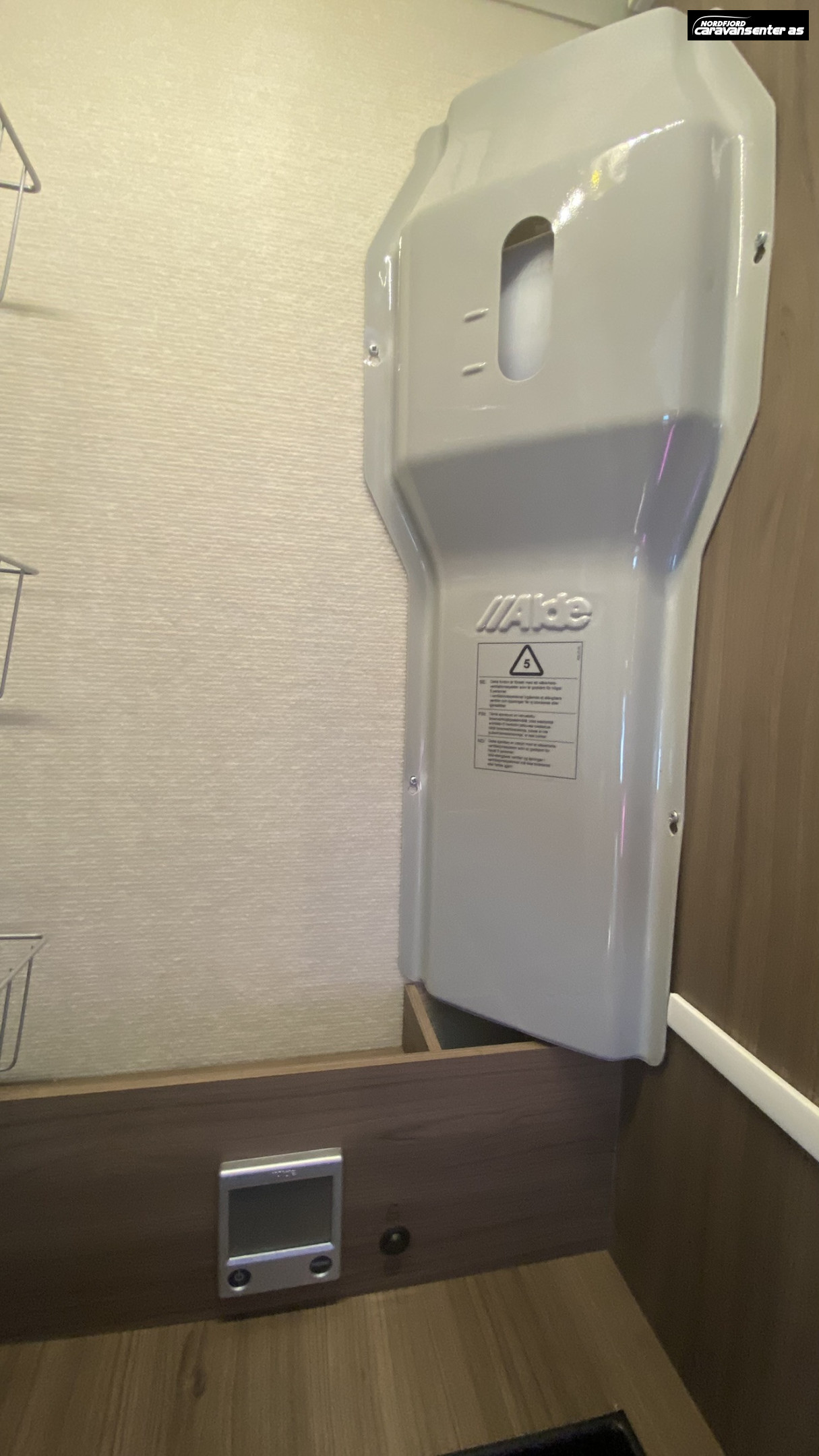 KABE TRAVEL MASTER NOVUM N750 LXL 3500 KG MED ROYALPAKKE - KABE