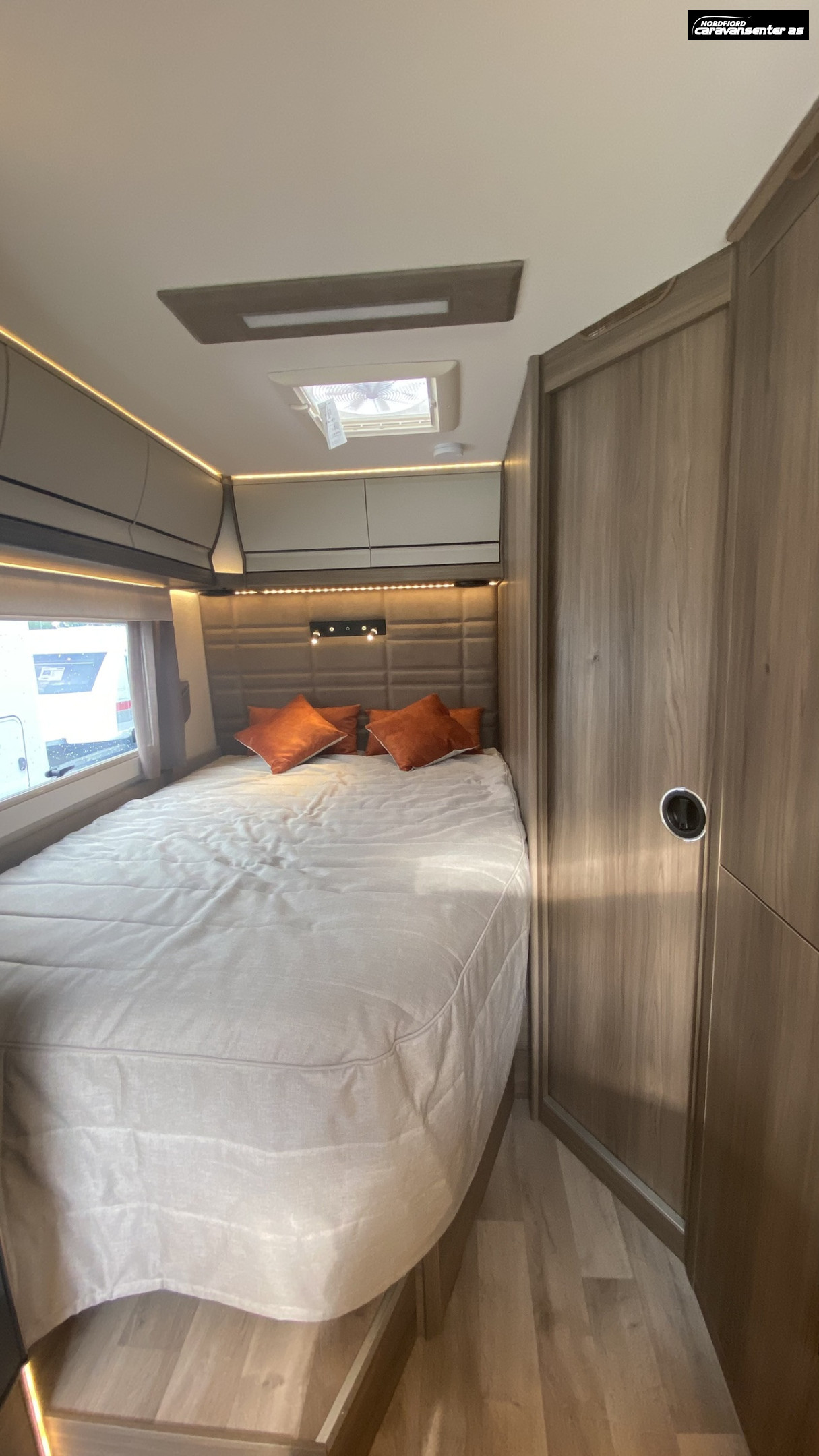 KABE TRAVEL MASTER NOVUM N750 LXL 3500 KG MED ROYALPAKKE - KABE