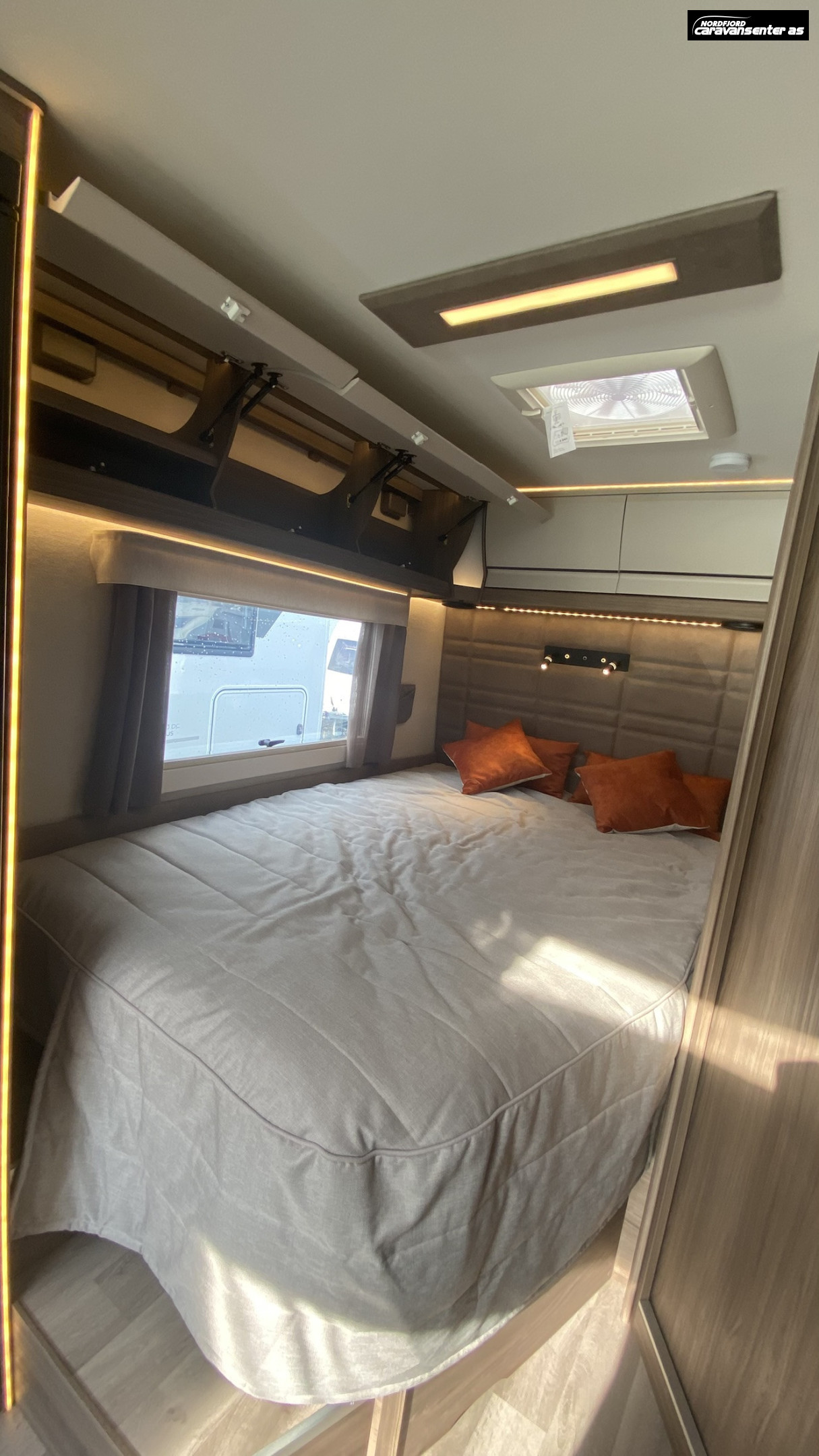 KABE TRAVEL MASTER NOVUM N750 LXL 3500 KG MED ROYALPAKKE - KABE