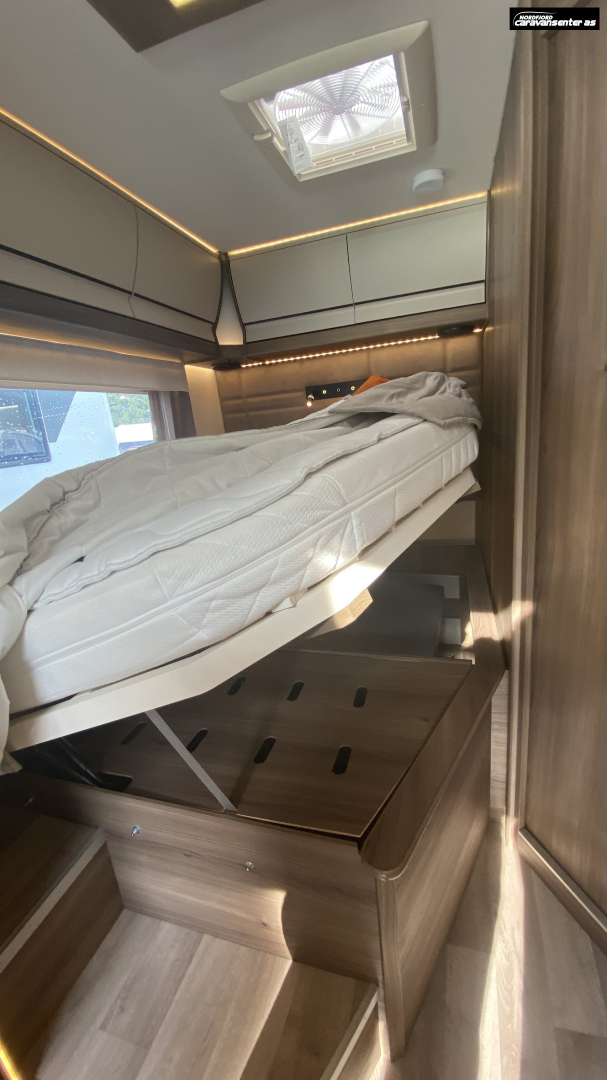 KABE TRAVEL MASTER NOVUM N750 LXL 3500 KG MED ROYALPAKKE - KABE