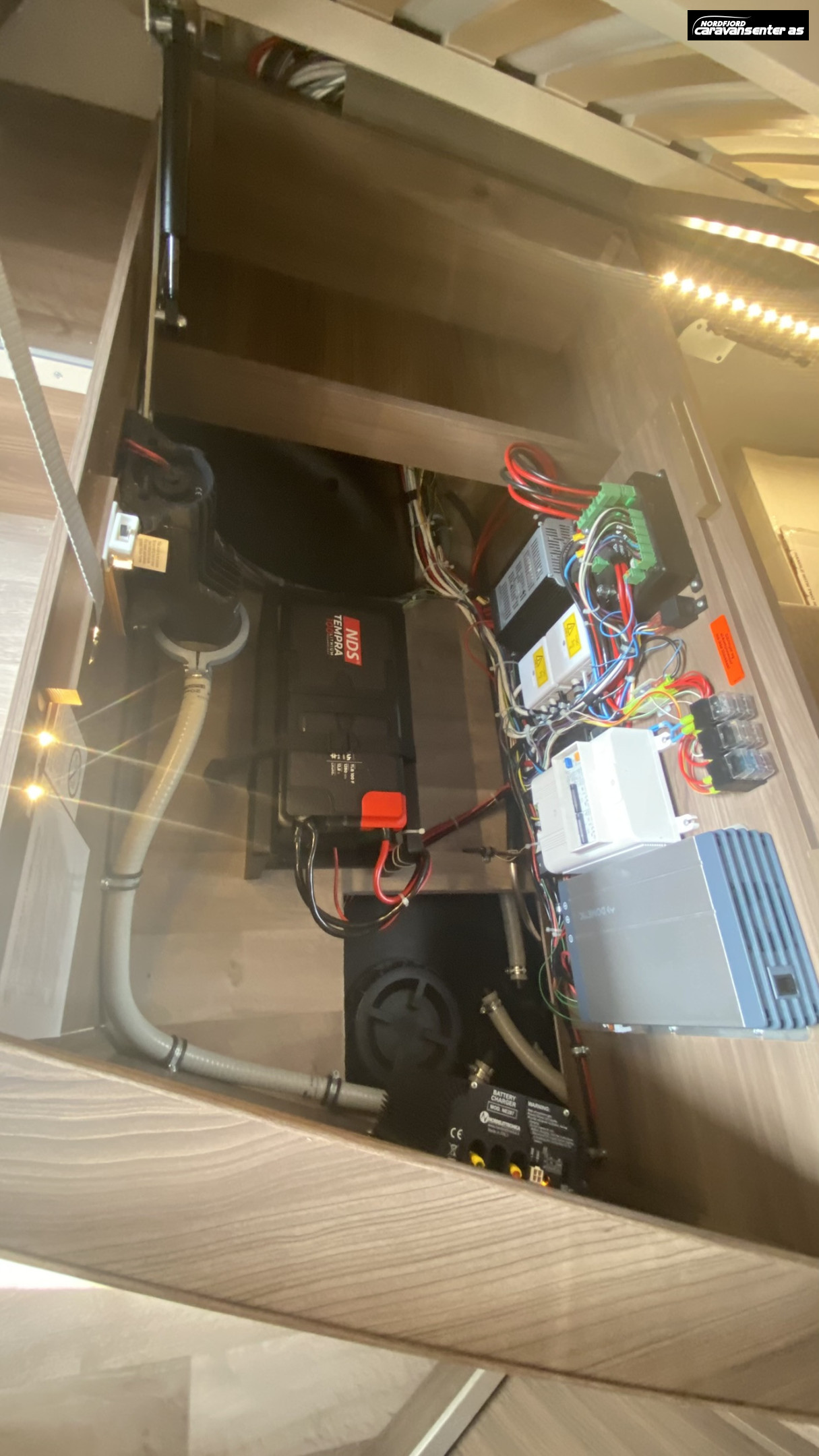 KABE TRAVEL MASTER NOVUM N750 LXL 3500 KG MED ROYALPAKKE - KABE