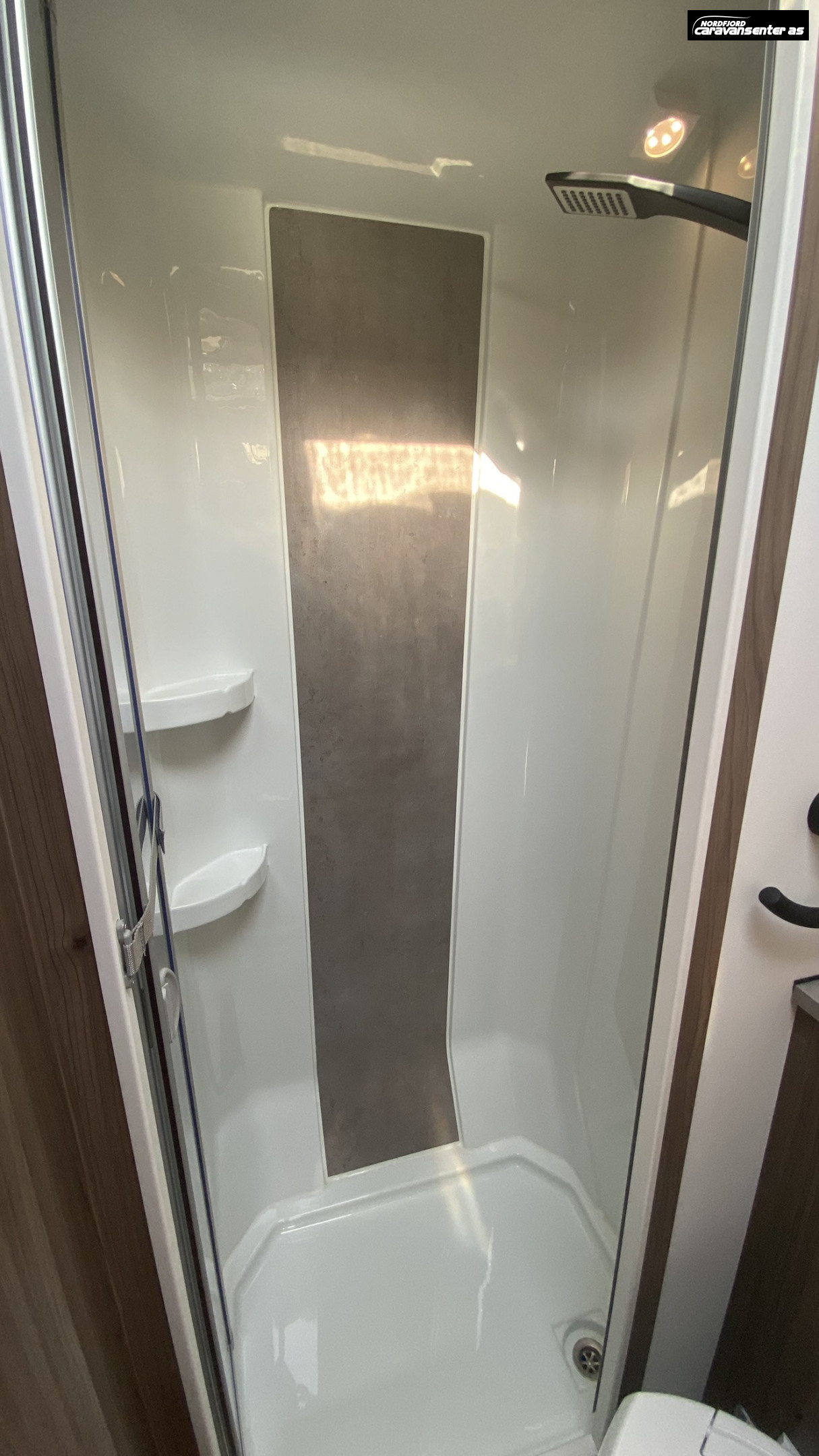 KABE TRAVEL MASTER NOVUM N750 LXL 3500 KG MED ROYALPAKKE - KABE