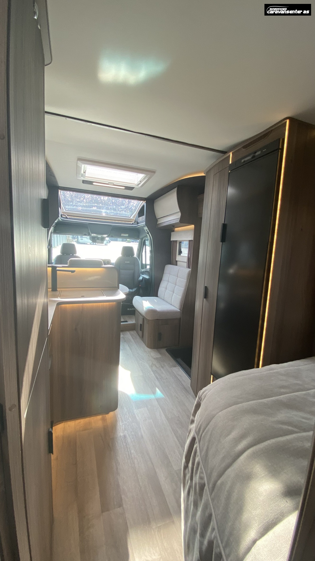 KABE TRAVEL MASTER NOVUM N750 LXL 3500 KG MED ROYALPAKKE - KABE