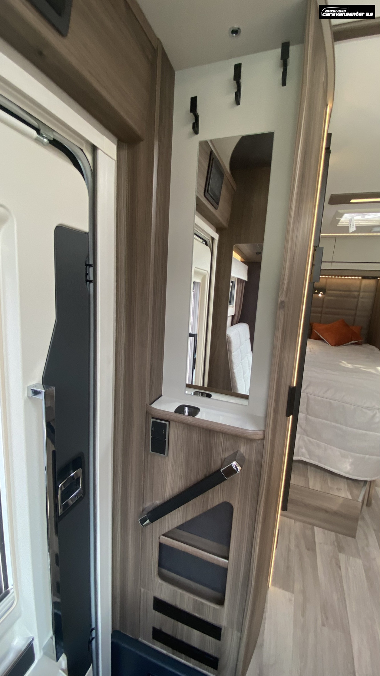 KABE TRAVEL MASTER NOVUM N750 LXL 3500 KG MED ROYALPAKKE - KABE