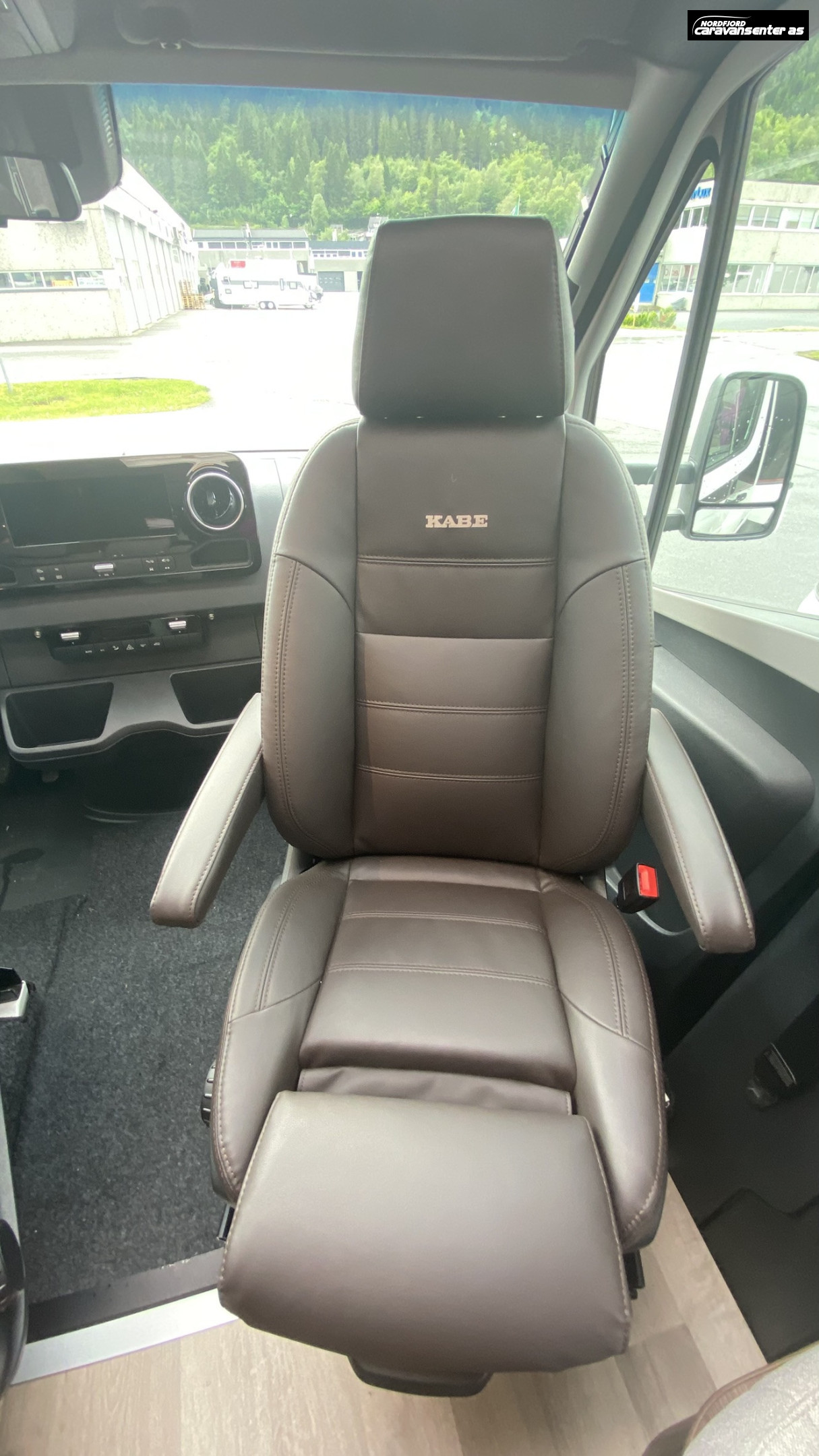 KABE TRAVEL MASTER NOVUM N750 LXL 3500 KG MED ROYALPAKKE - KABE