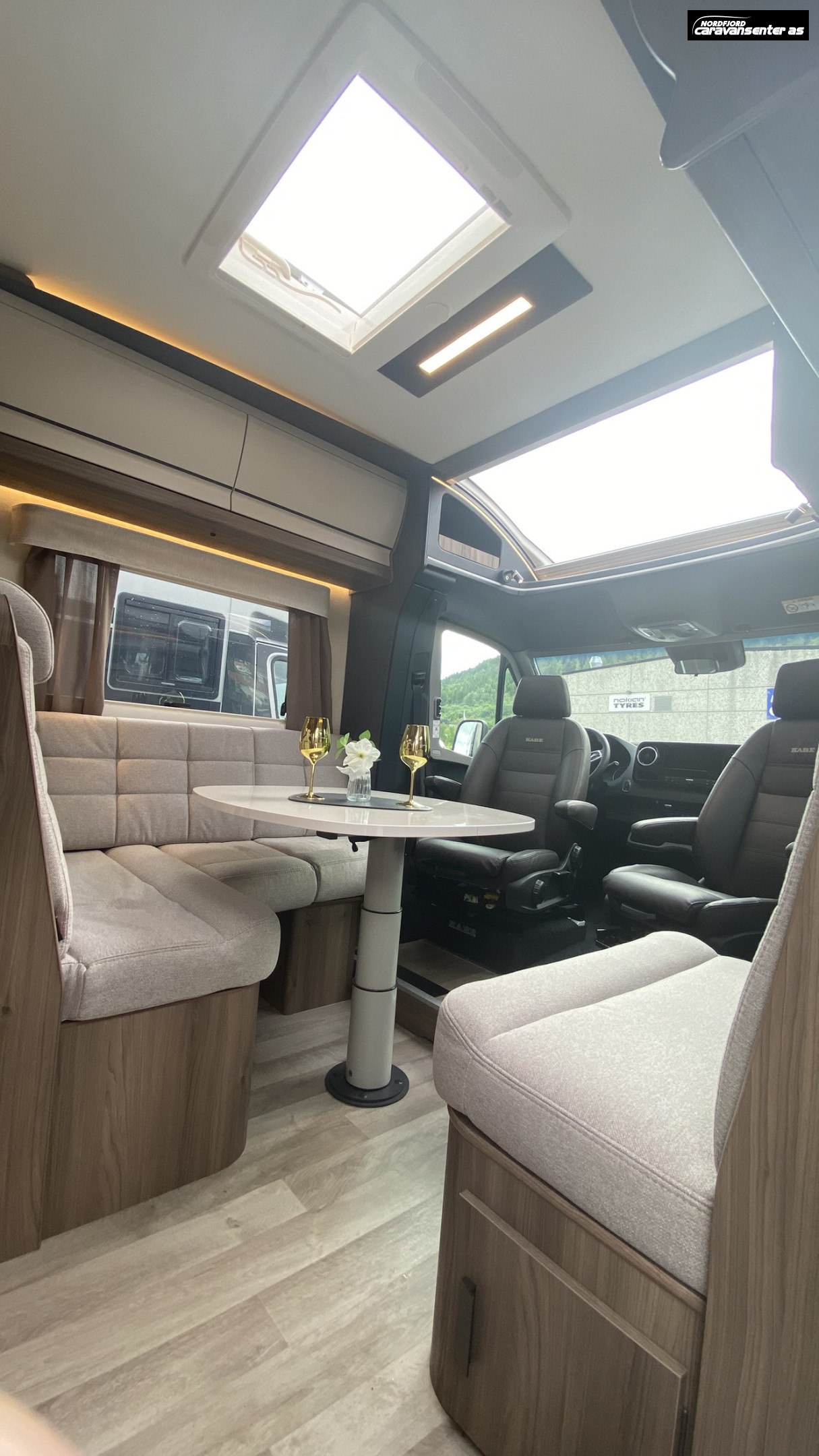 KABE TRAVEL MASTER NOVUM N750 LXL 3500 KG MED ROYALPAKKE - KABE