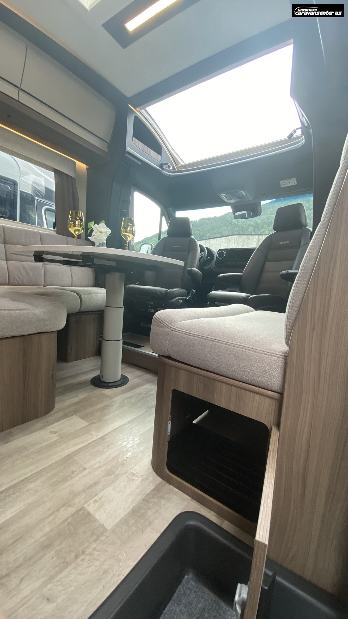 KABE TRAVEL MASTER NOVUM N750 LXL 3500 KG MED ROYALPAKKE - KABE