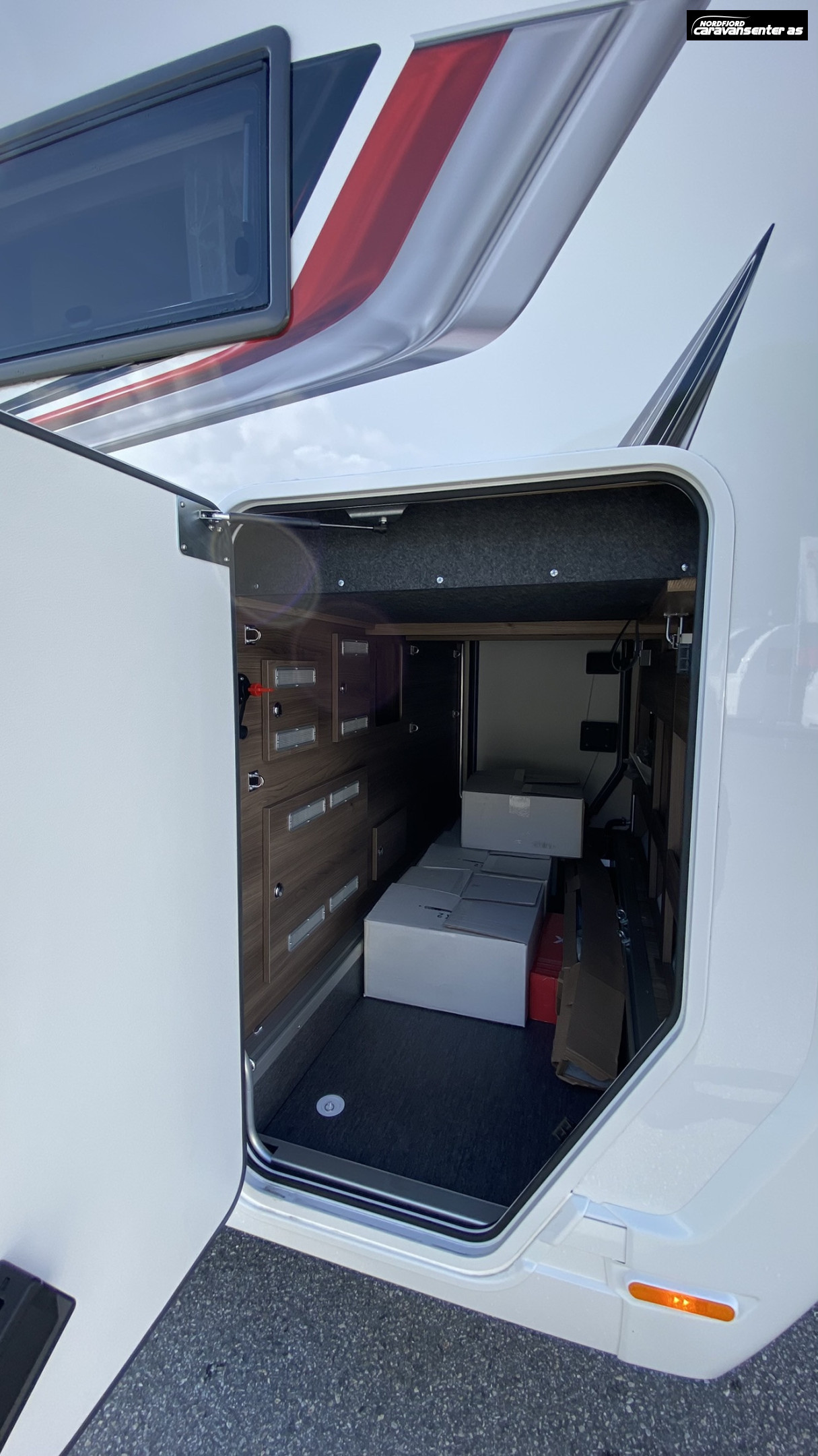 KABE TRAVEL MASTER COMPACT N720 LGB 3500 KG MED ROYALPAKKE - KABE