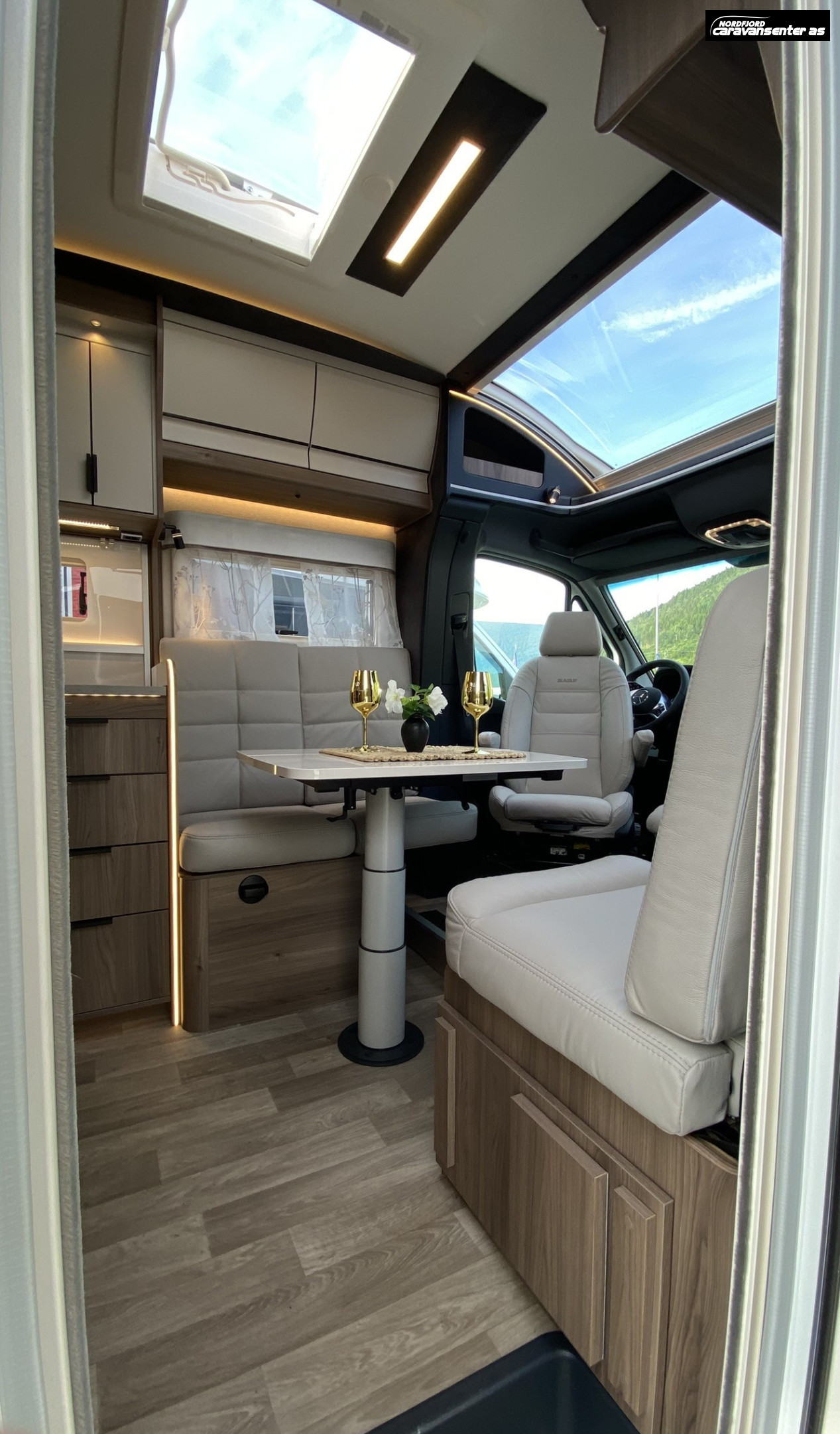 KABE TRAVEL MASTER COMPACT N720 LGB 3500 KG MED ROYALPAKKE - KABE