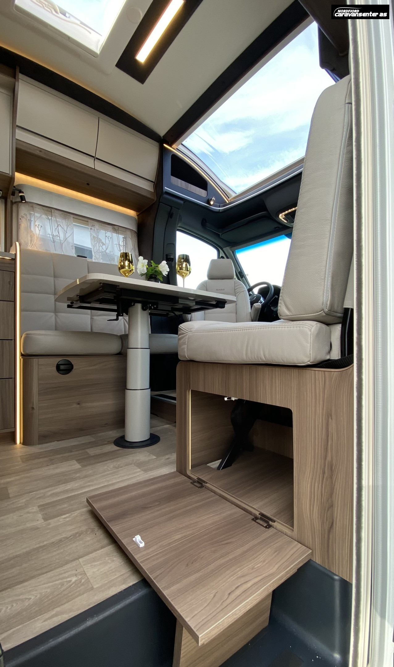 KABE TRAVEL MASTER COMPACT N720 LGB 3500 KG MED ROYALPAKKE - KABE