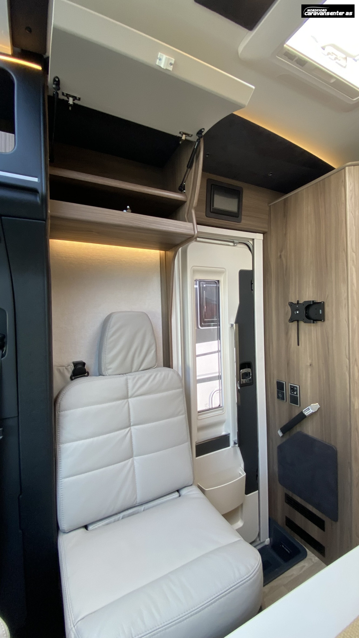 KABE TRAVEL MASTER COMPACT N720 LGB 3500 KG MED ROYALPAKKE - KABE