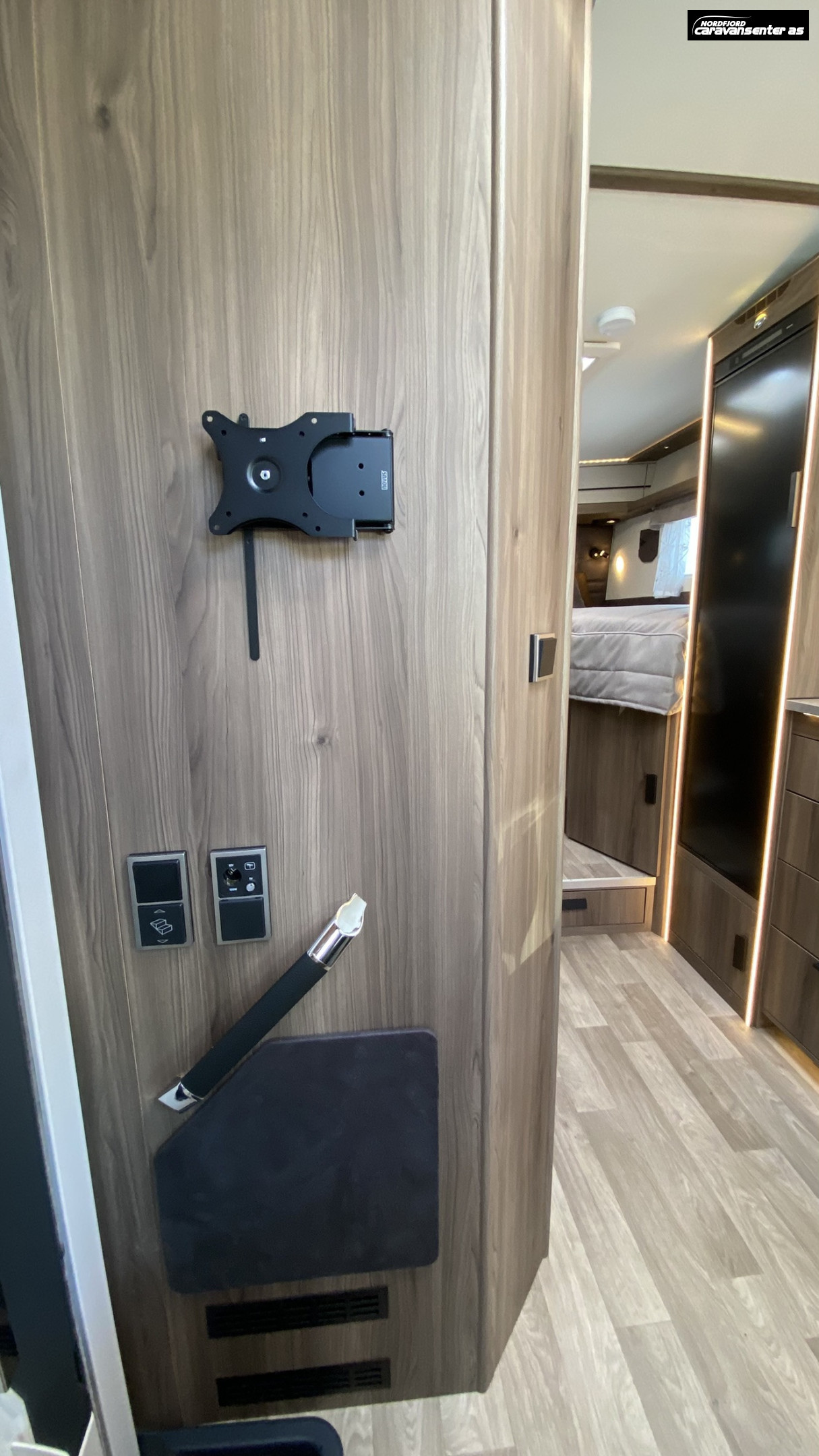 KABE TRAVEL MASTER COMPACT N720 LGB 3500 KG MED ROYALPAKKE - KABE