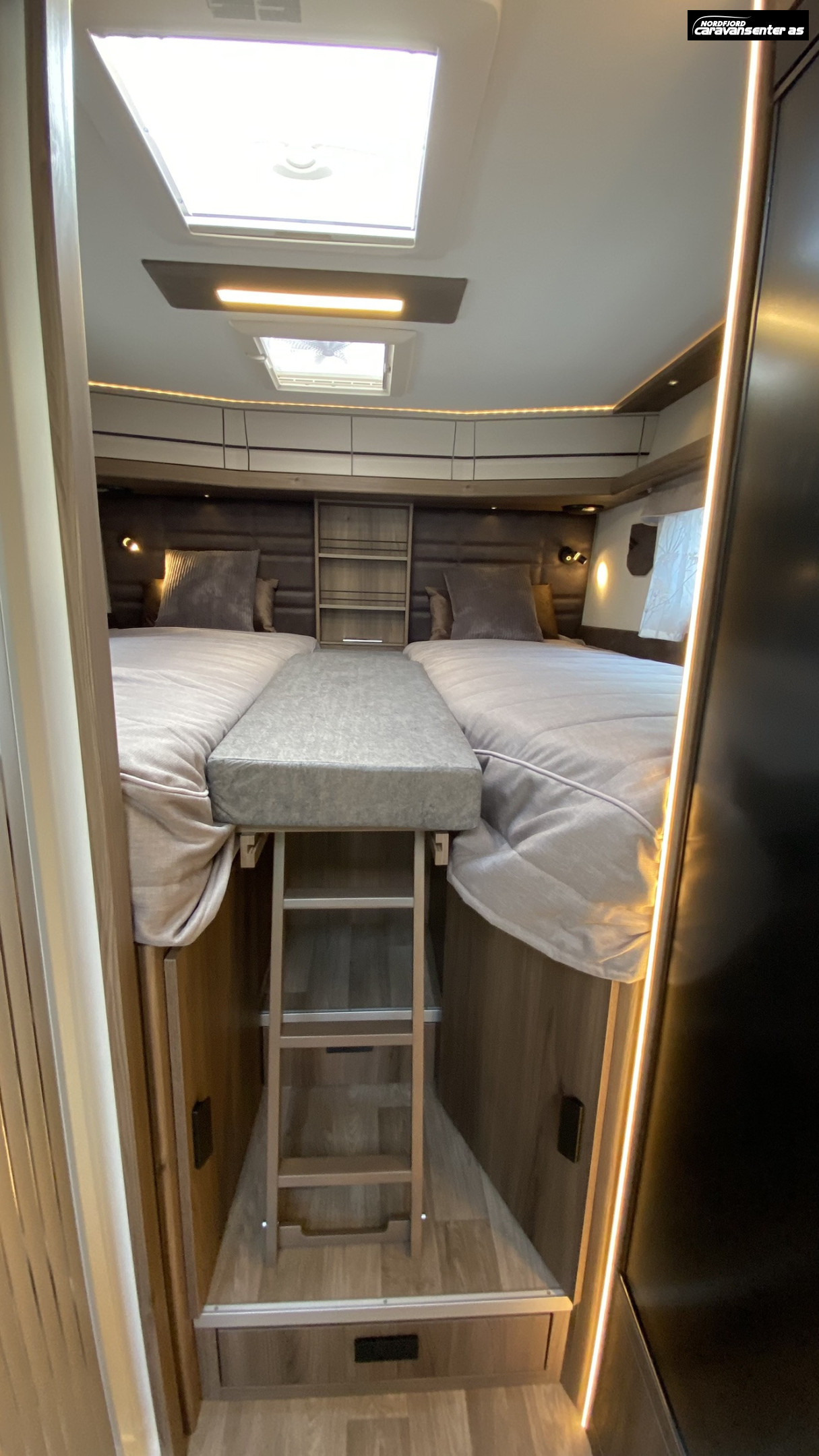 KABE TRAVEL MASTER COMPACT N720 LGB 3500 KG MED ROYALPAKKE - KABE