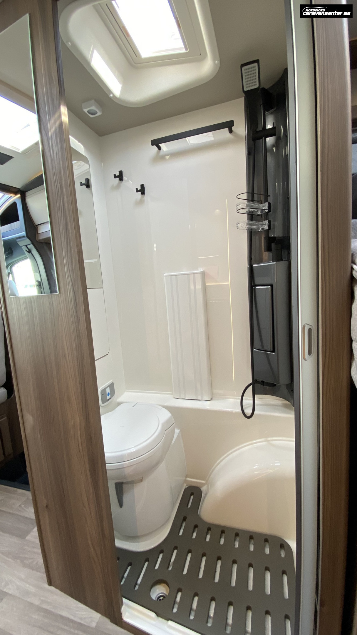 KABE TRAVEL MASTER COMPACT N720 LGB 3500 KG MED ROYALPAKKE - KABE