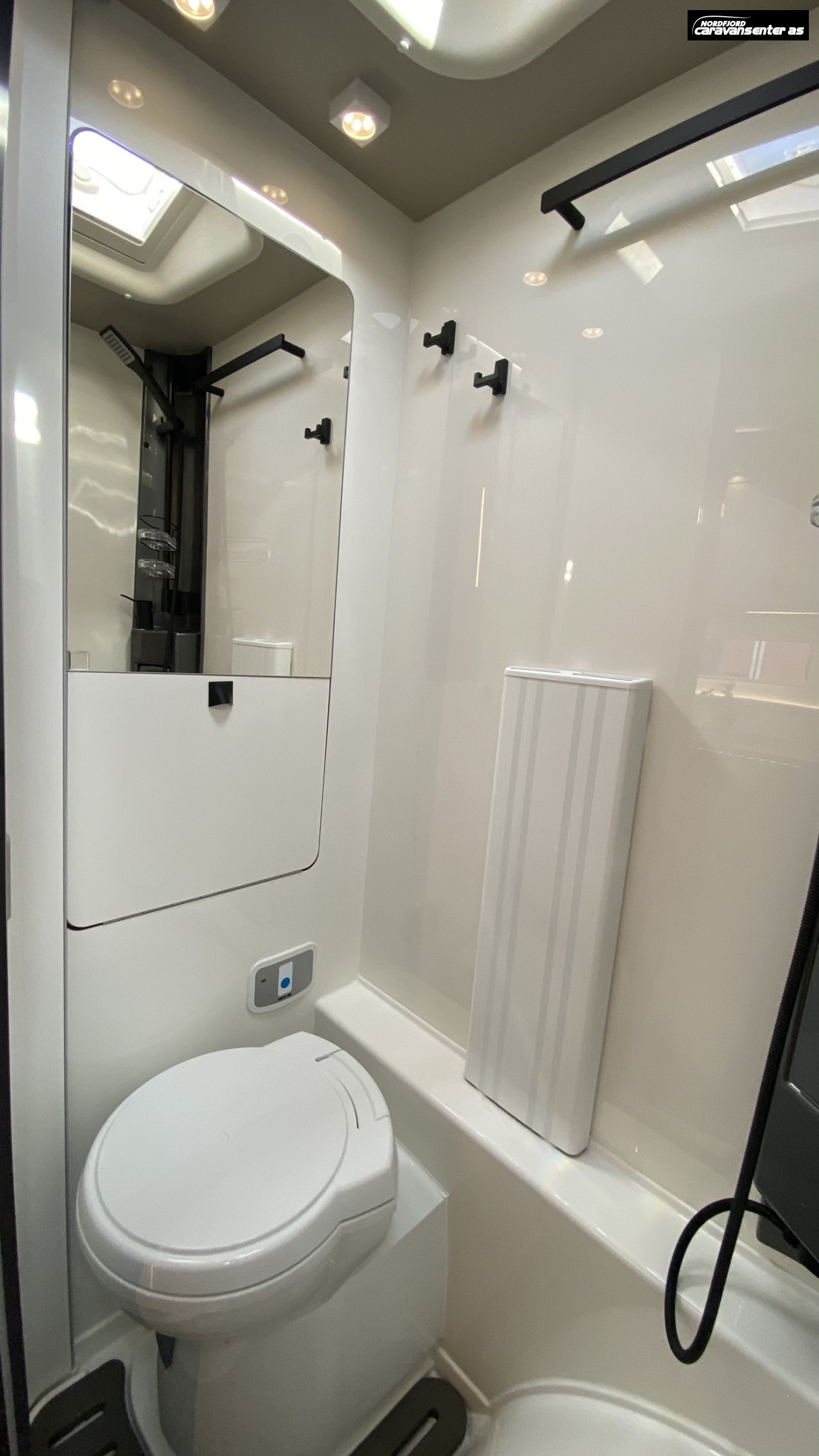 KABE TRAVEL MASTER COMPACT N720 LGB 3500 KG MED ROYALPAKKE - KABE