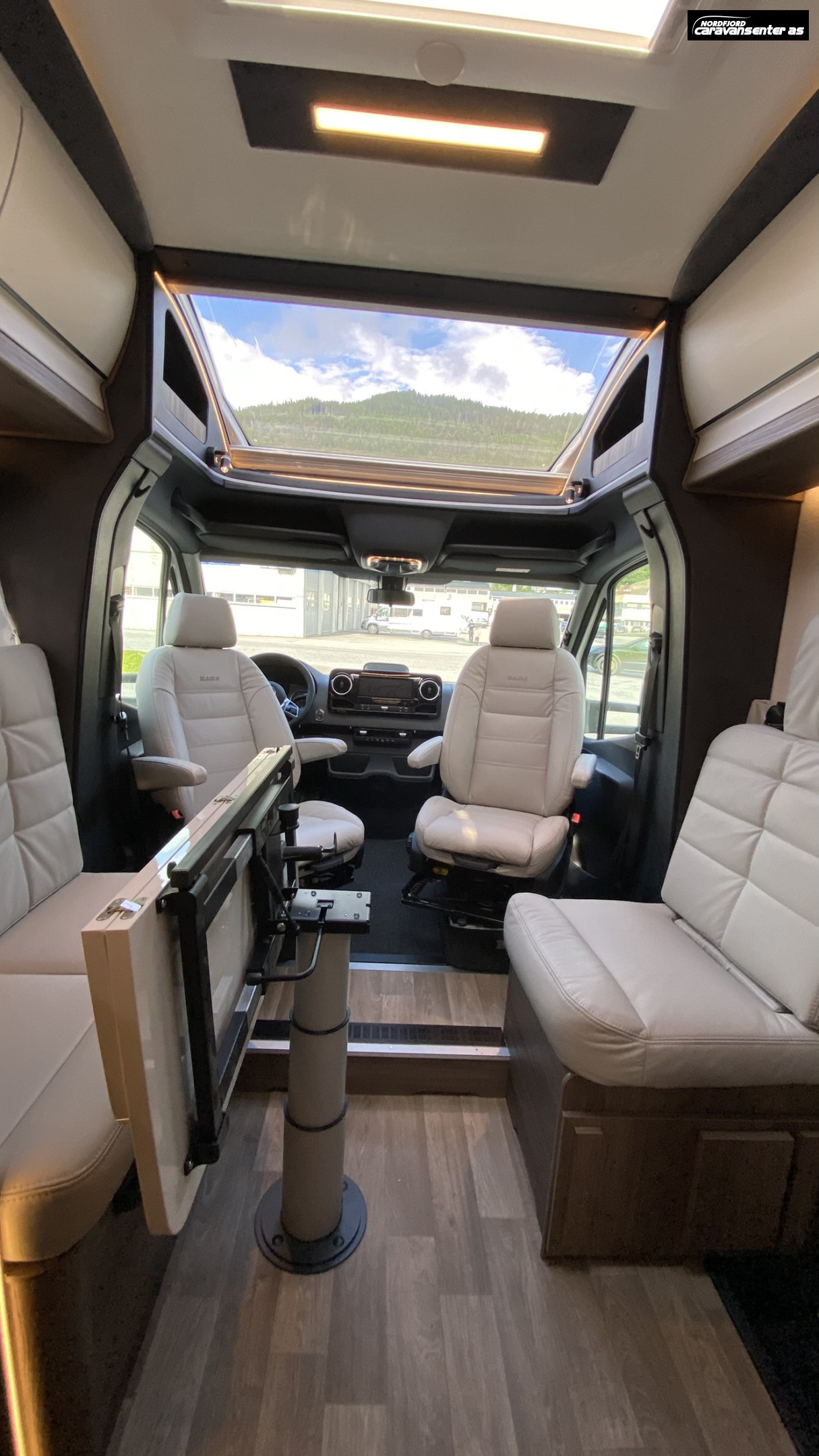 KABE TRAVEL MASTER COMPACT N720 LGB 3500 KG MED ROYALPAKKE - KABE