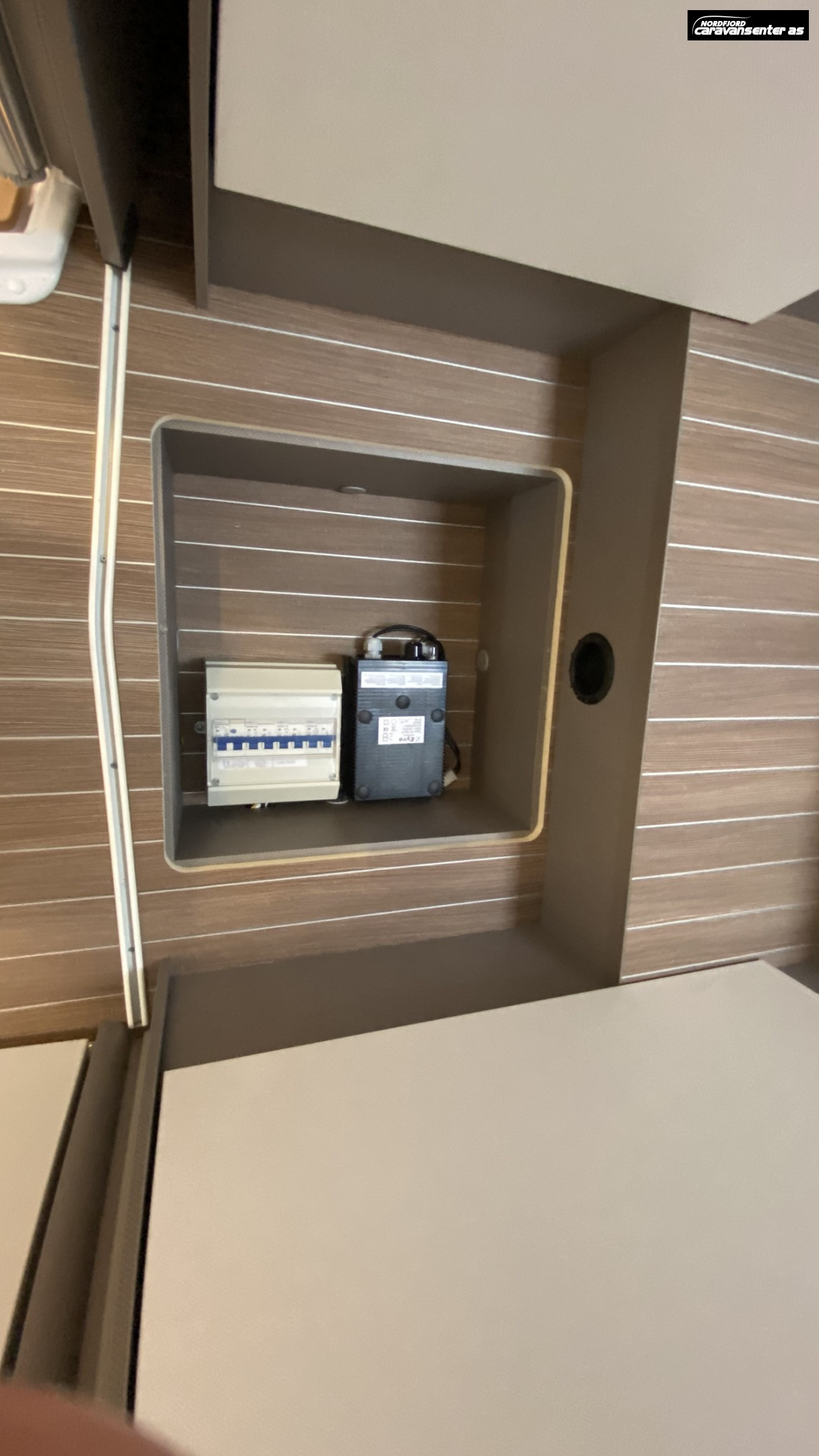 Etrusco I7400 SBC Fullspekka med utstyr: Hydrauliske støttebein, aircondition, solcelle og litiumbatteri. - Etrusco