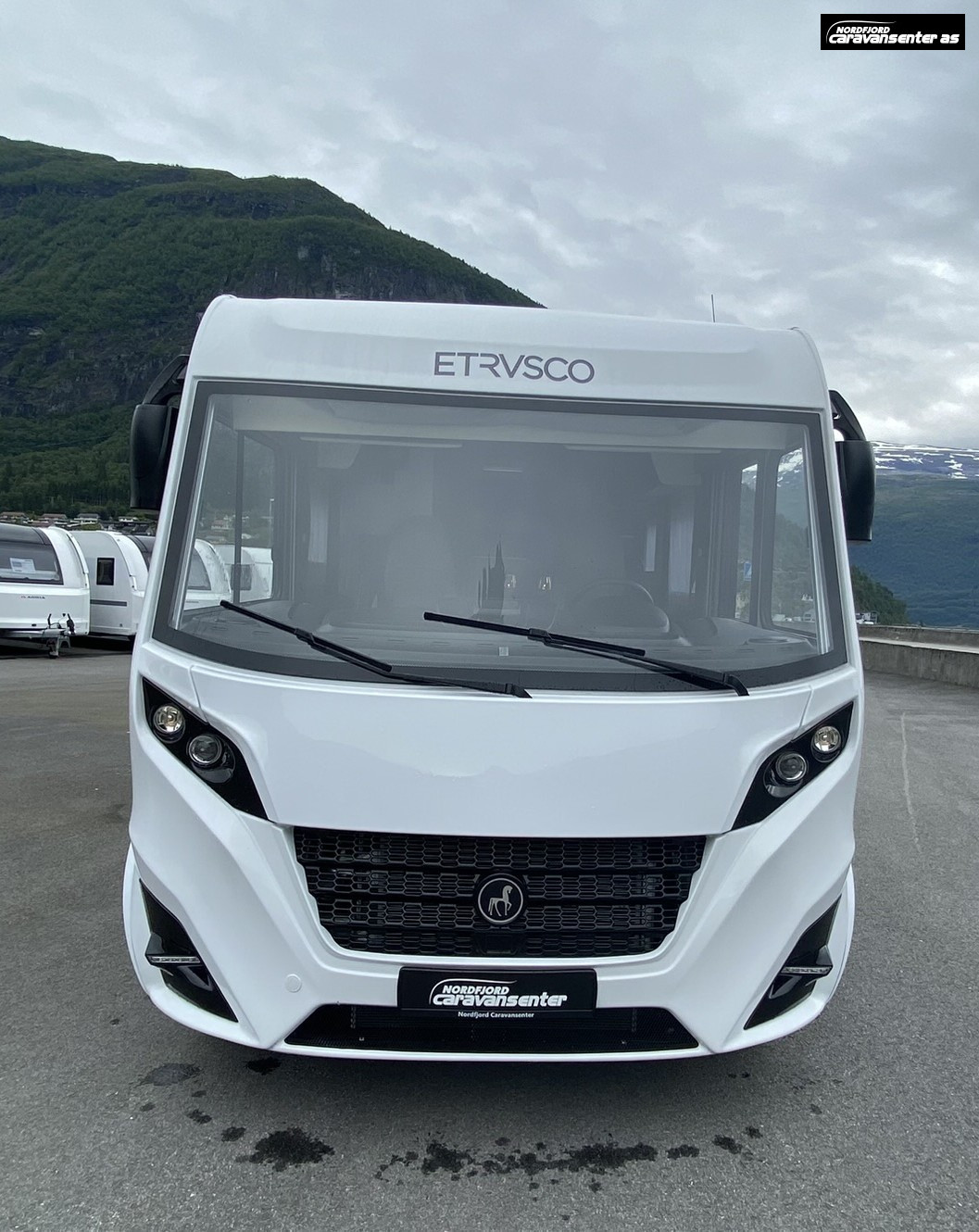 Etrusco I7400 SBC Fullspekka med utstyr: Hydrauliske støttebein, aircondition, solcelle og litiumbatteri. - Etrusco