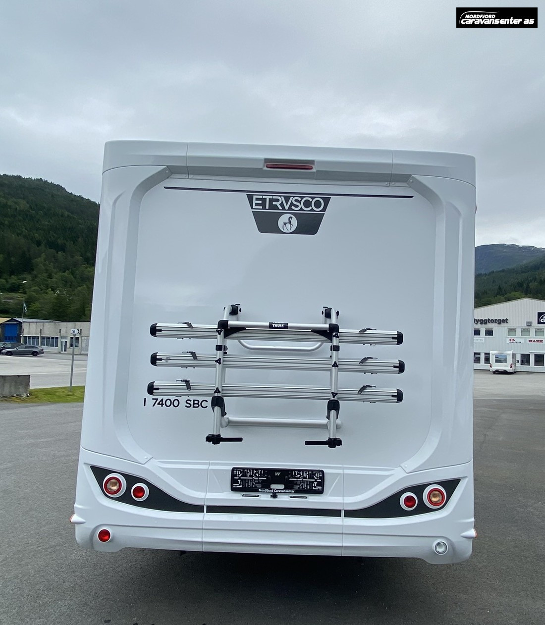 Etrusco I7400 SBC Fullspekka med utstyr: Hydrauliske støttebein, aircondition, solcelle og litiumbatteri. - Etrusco