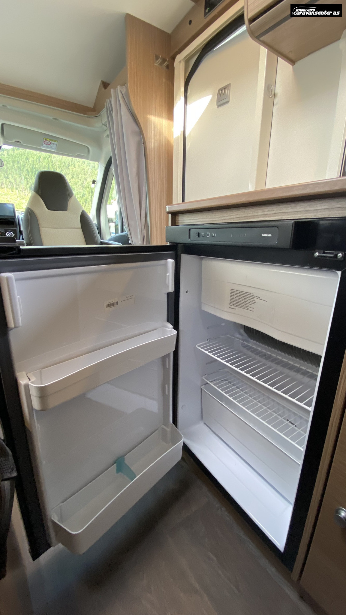 Carado V337, 3500 kg. Kan kjøres på B-sertifikat. - Carado
